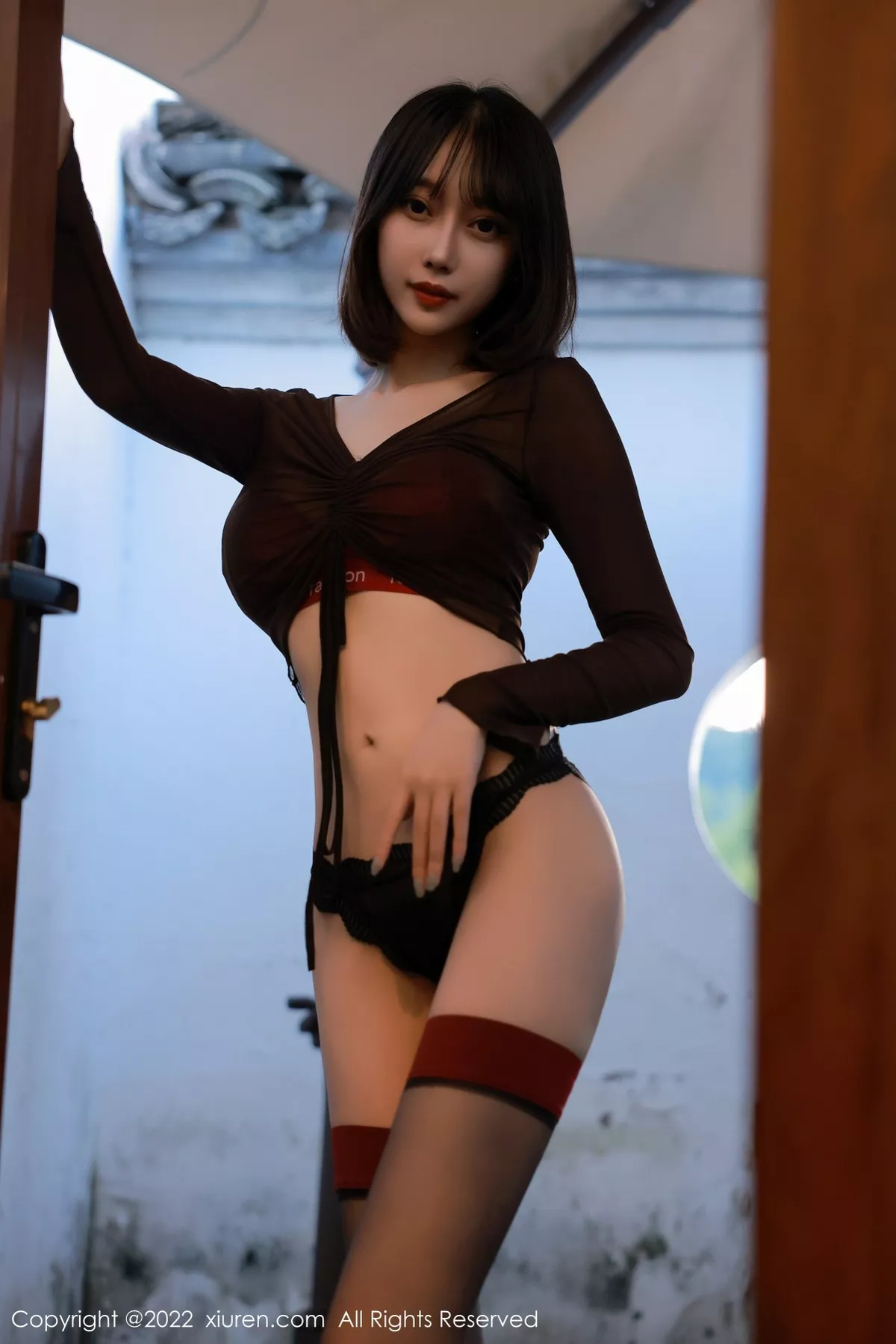 秀人集.com_[XiuRen秀人网]No.5283_模特玥儿玥er澳门旅拍半脱露红色蕾丝内衣秀完美身材诱惑写真52P