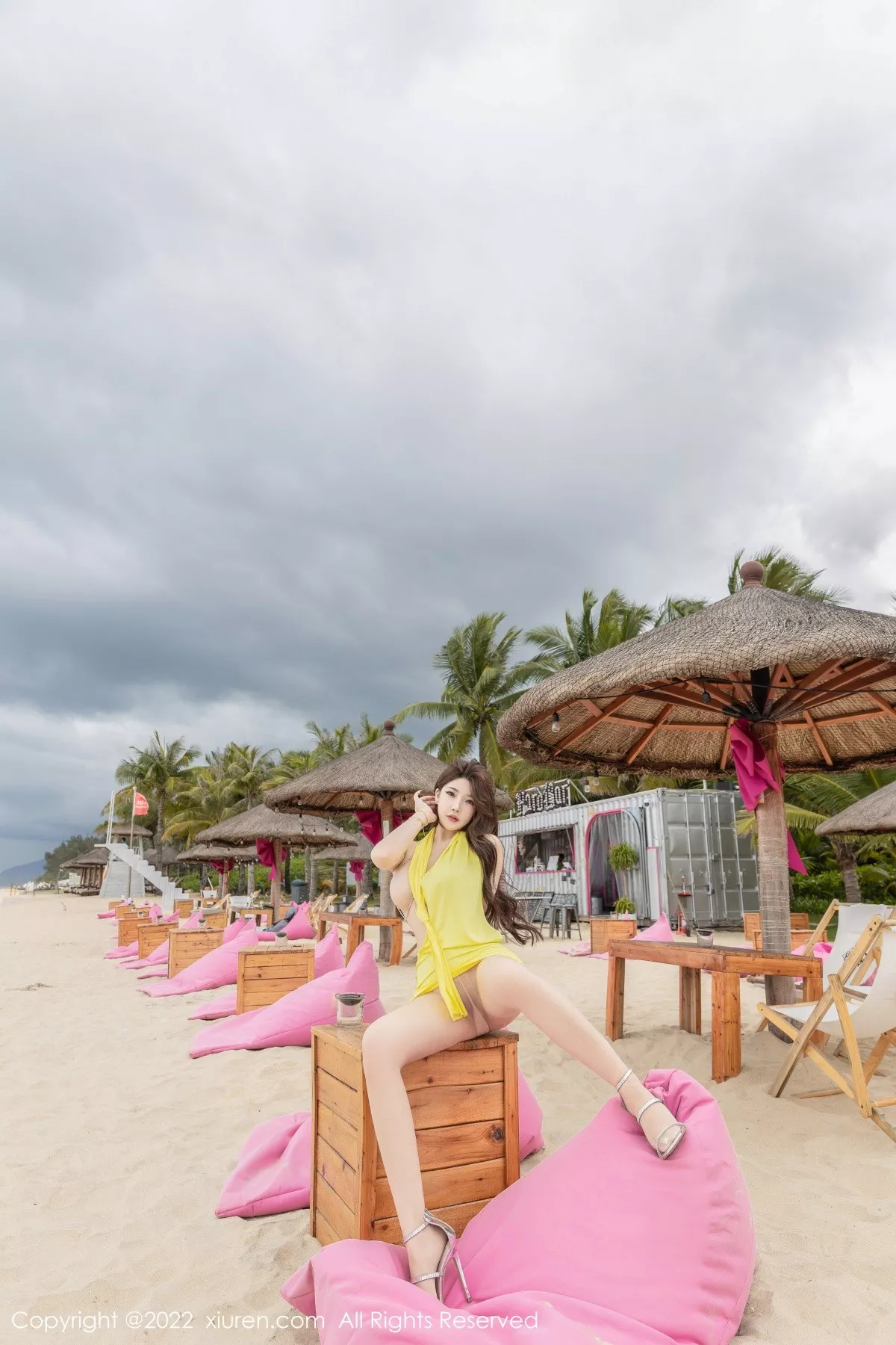 秀人集.com_[XiuRen秀人网]No.5292_模特小海臀Rena万宁旅拍户外性感黄色连衣短裙秀翘臀诱惑写真66P