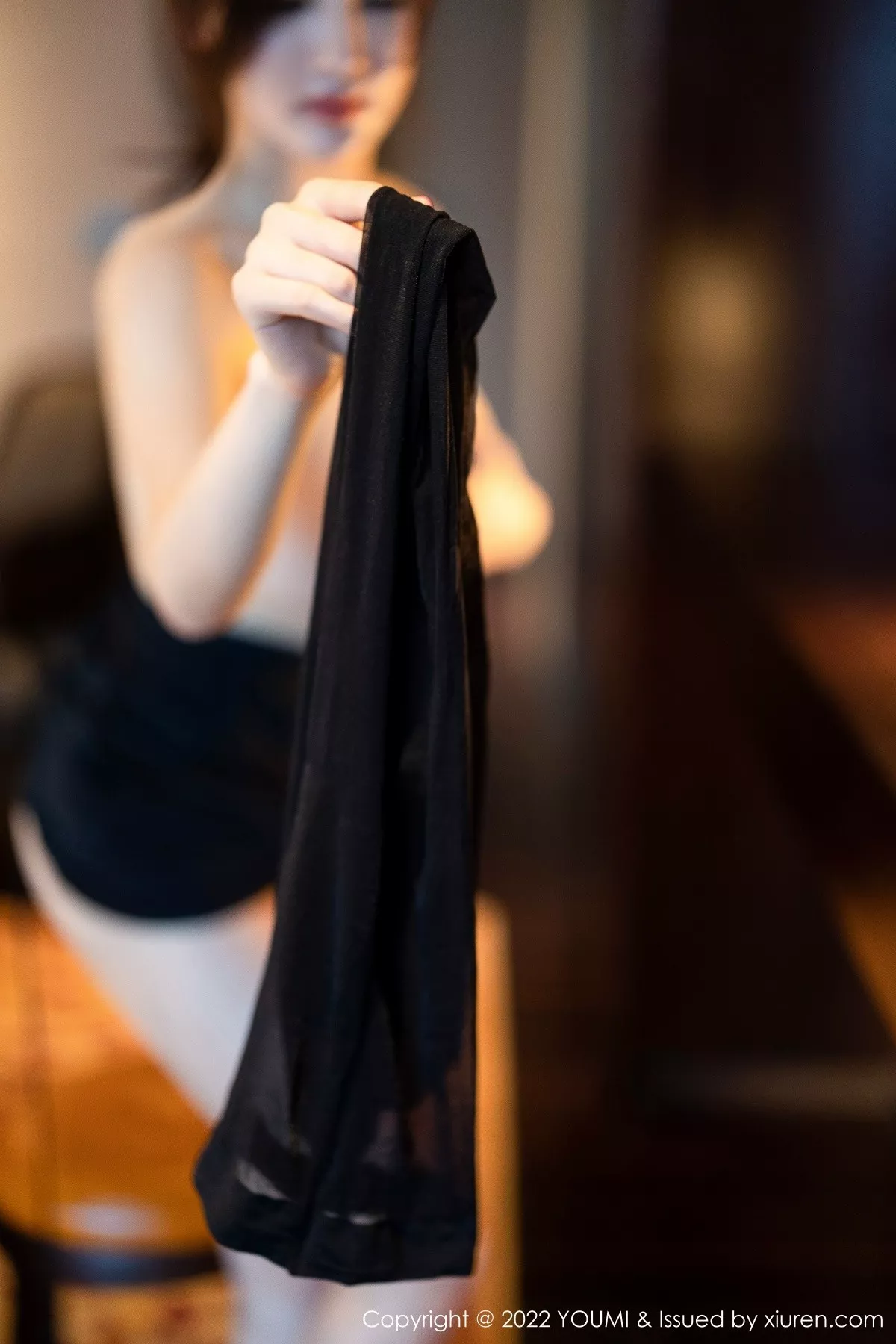 秀人集.com_[YouMi尤蜜荟]Vol.817_女神奶瓶土肥圆私房黑色露肩裙配超薄黑丝秀完美身材诱惑写真92P