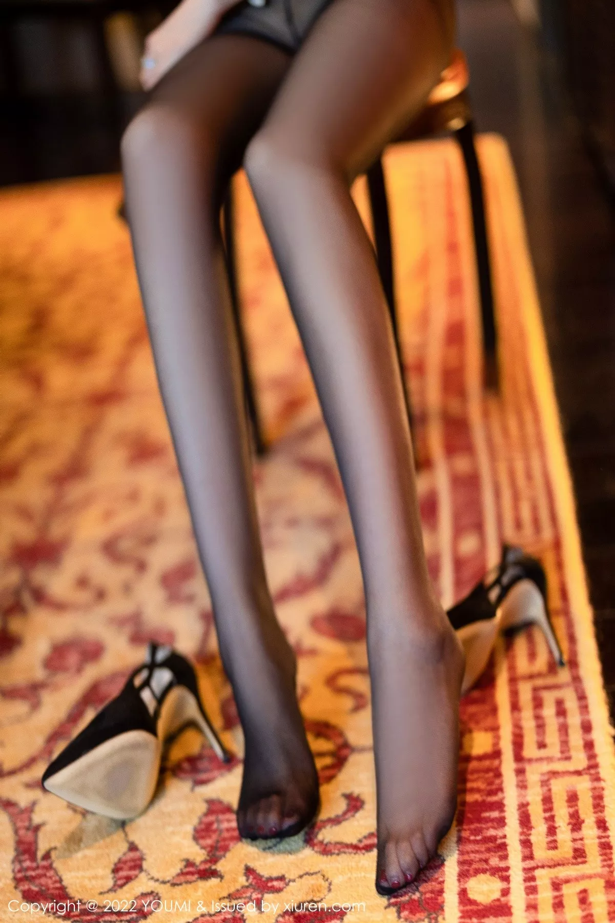 秀人集.com_[YouMi尤蜜荟]Vol.817_女神奶瓶土肥圆私房黑色露肩裙配超薄黑丝秀完美身材诱惑写真92P