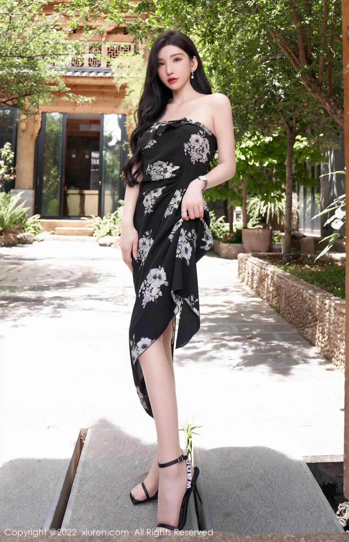 秀人集.com_[XiuRen秀人网]No.5307_女神周于希Sally心愿旅拍黑色露肩连衣长裙秀完美身材诱惑写真90P