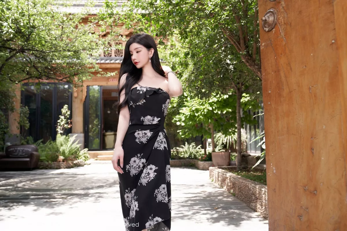 秀人集.com_[XiuRen秀人网]No.5307_女神周于希Sally心愿旅拍黑色露肩连衣长裙秀完美身材诱惑写真90P