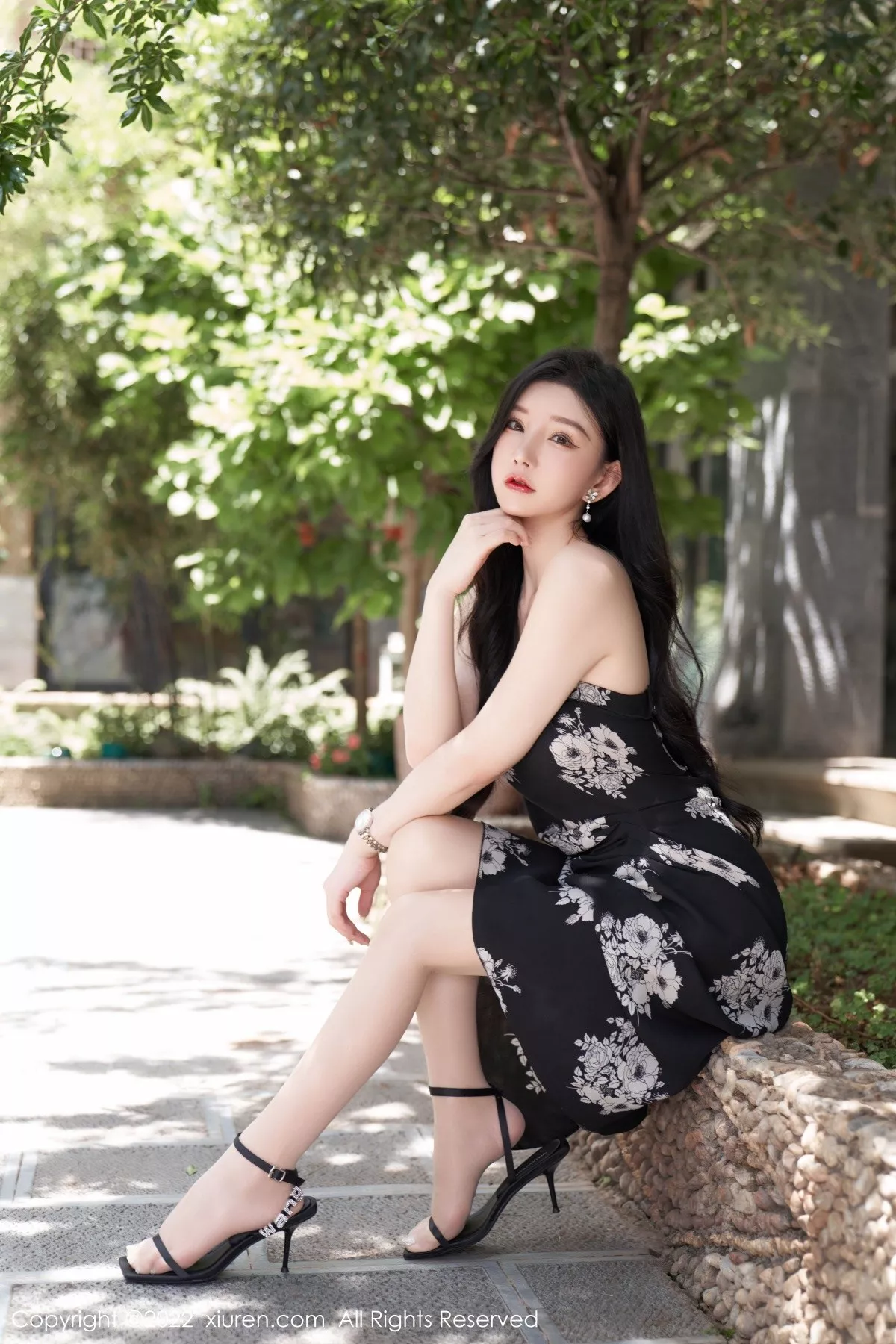 秀人集.com_[XiuRen秀人网]No.5307_女神周于希Sally心愿旅拍黑色露肩连衣长裙秀完美身材诱惑写真90P