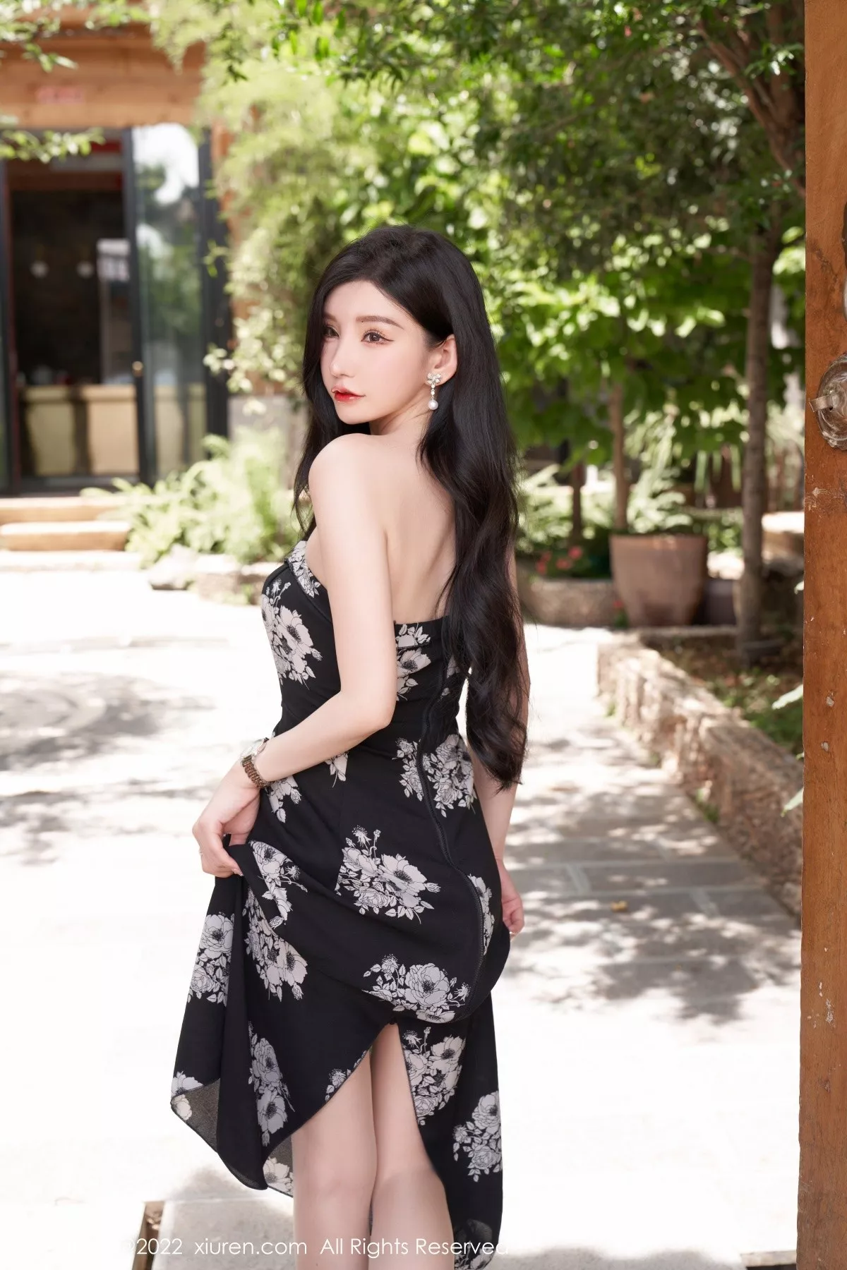 秀人集.com_[XiuRen秀人网]No.5307_女神周于希Sally心愿旅拍黑色露肩连衣长裙秀完美身材诱惑写真90P