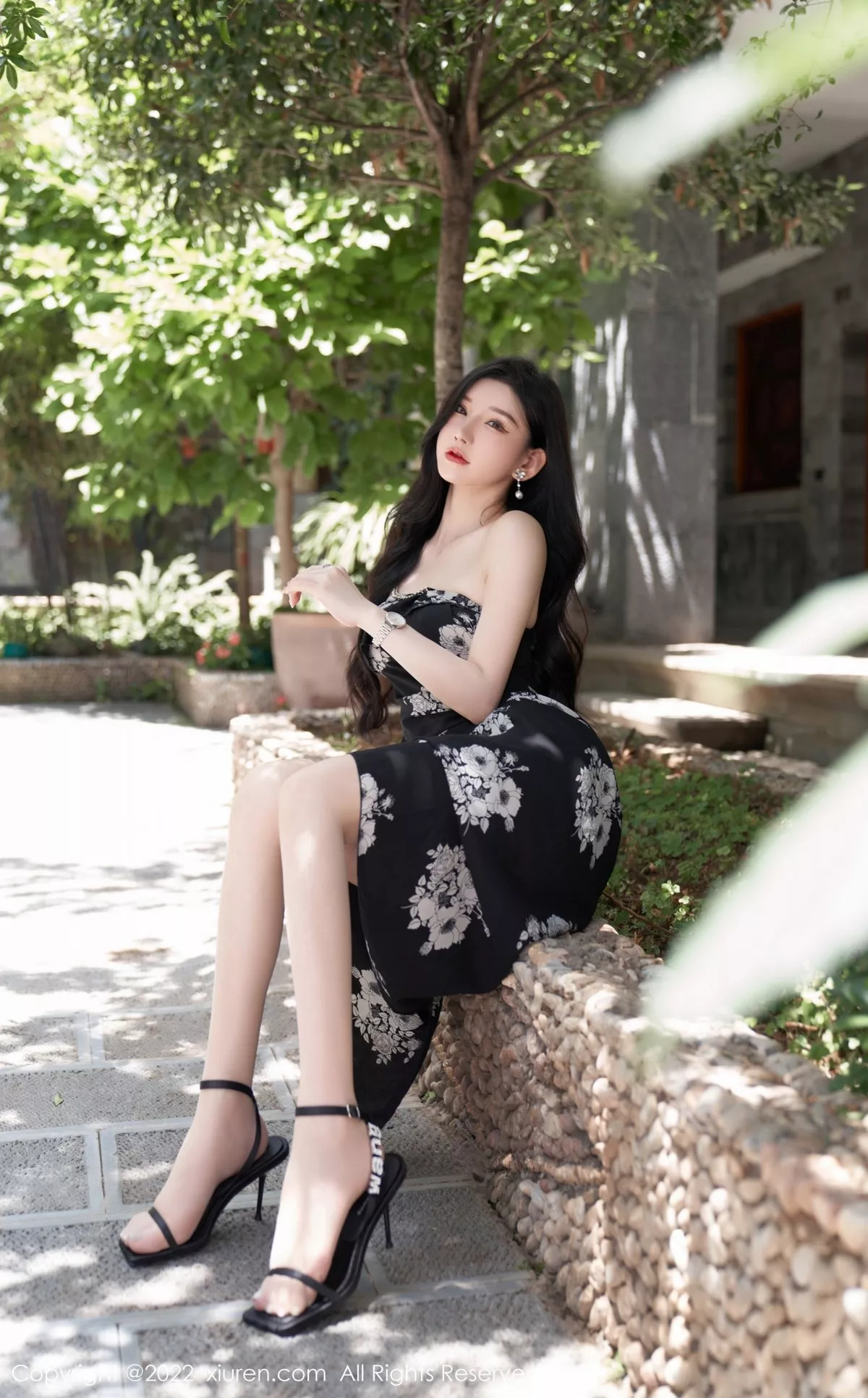 秀人集.com_[XiuRen秀人网]No.5307_女神周于希Sally心愿旅拍黑色露肩连衣长裙秀完美身材诱惑写真90P