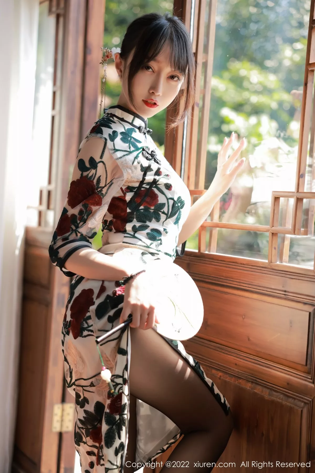 秀人集.com_[XiuRen秀人网]No.5199_模特玥儿玥er澳门旅拍半脱露黑色轻透内衣配超薄黑丝诱惑写真77P