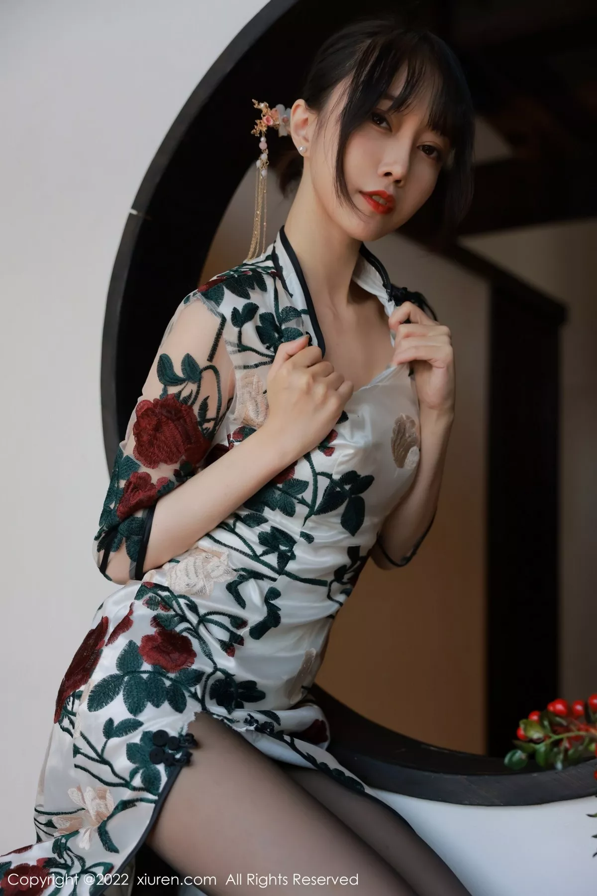 秀人集.com_[XiuRen秀人网]No.5199_模特玥儿玥er澳门旅拍半脱露黑色轻透内衣配超薄黑丝诱惑写真77P