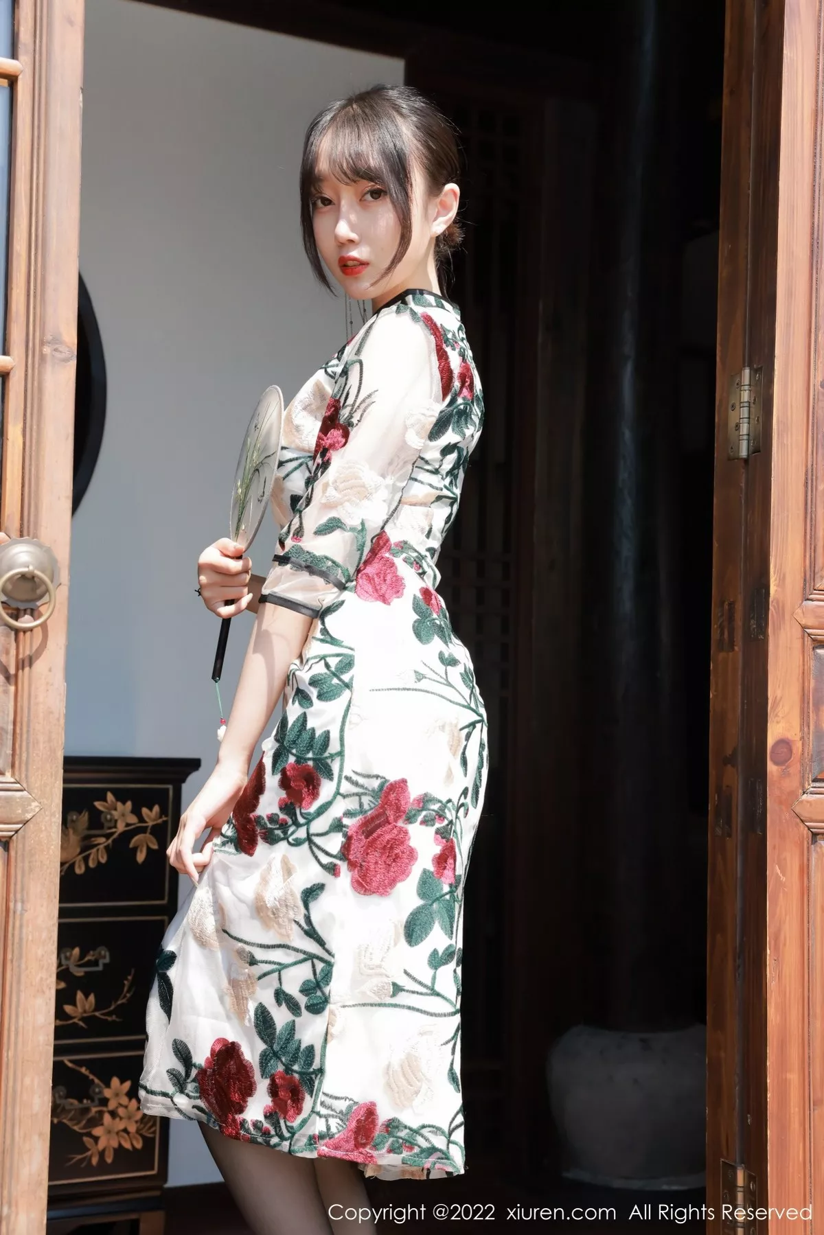 秀人集.com_[XiuRen秀人网]No.5199_模特玥儿玥er澳门旅拍半脱露黑色轻透内衣配超薄黑丝诱惑写真77P