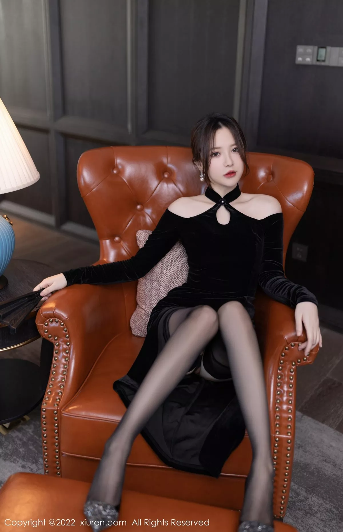 秀人集.com_[XiuRen秀人网]No.5362_模特鱼子酱Fish云南旅拍脱黑色露肩礼裙露蕾丝内衣迷人诱惑写真79P