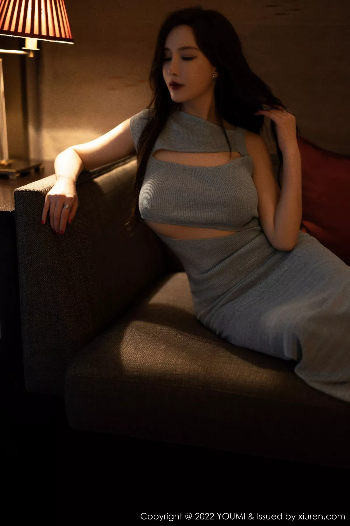 秀人集.com_[YouMi尤蜜荟]Vol.822_女神奶瓶土肥圆私房灰色镂空连衣长裙半撩秀翘臀迷人诱惑写真75P