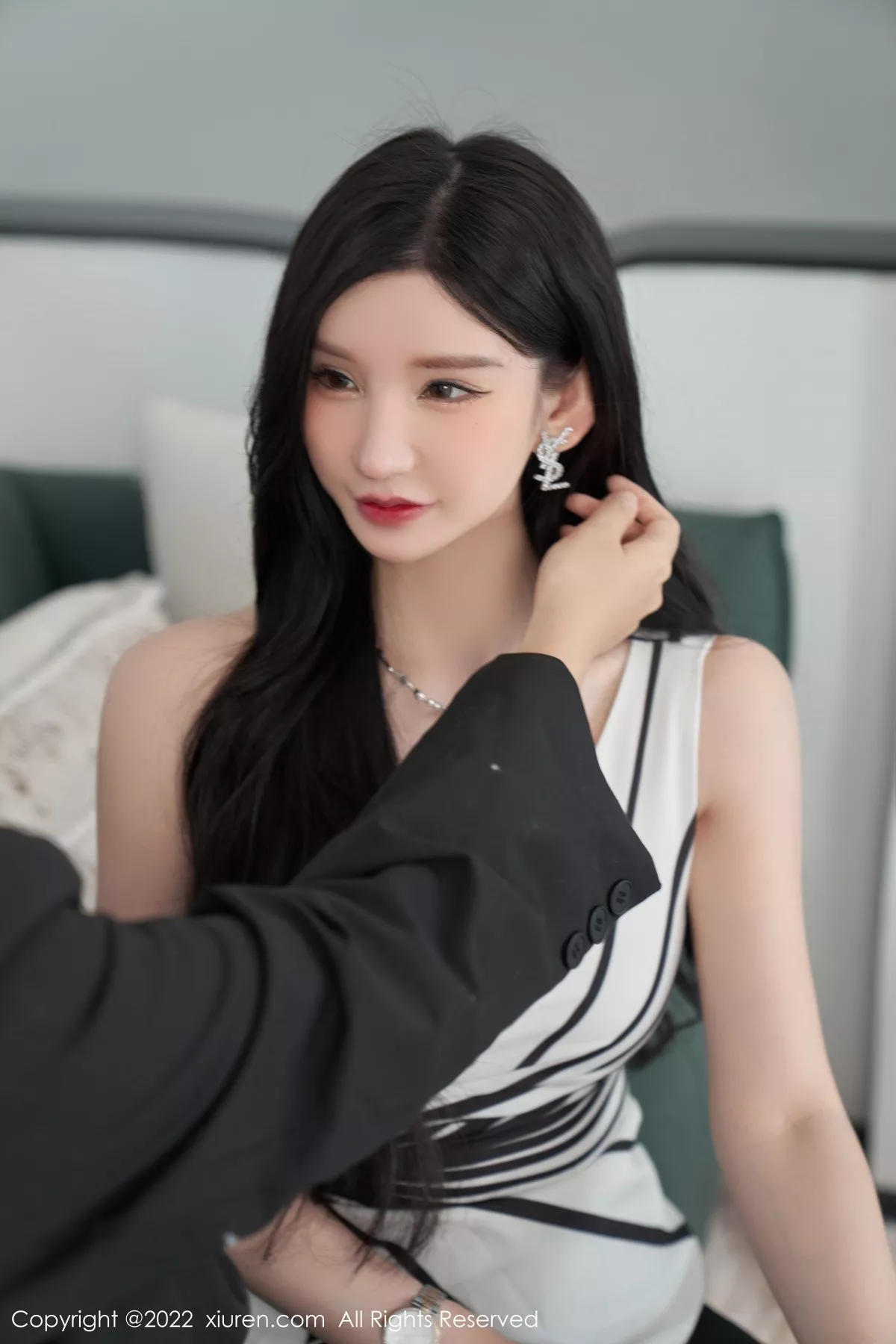 秀人集.com_[XiuRen秀人网]No.5361_女神周于希Sally心愿旅拍性感露肩上衣配超薄肉丝完美诱惑写真77P