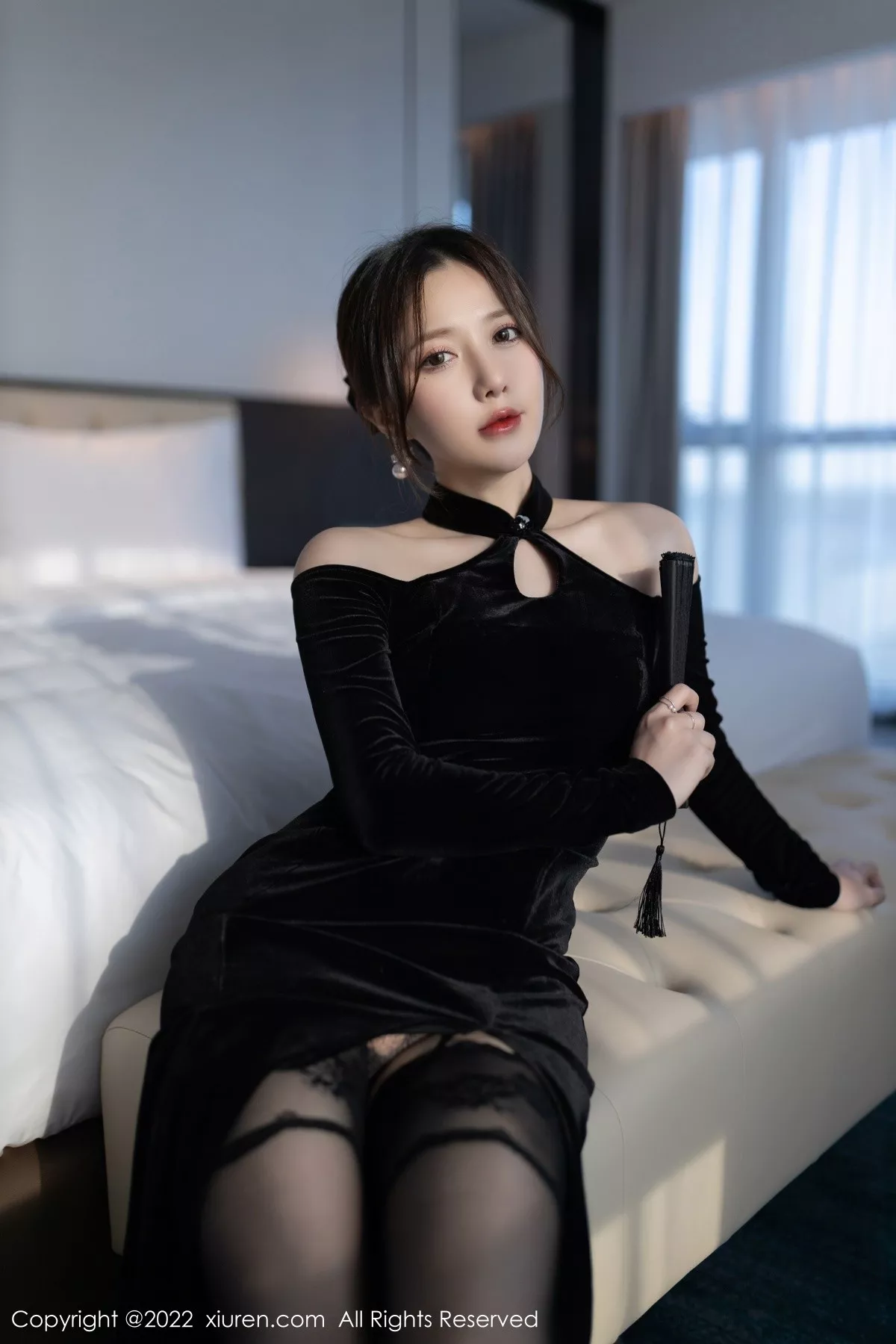 秀人集.com_[XiuRen秀人网]No.5362_模特鱼子酱Fish云南旅拍脱黑色露肩礼裙露蕾丝内衣迷人诱惑写真79P