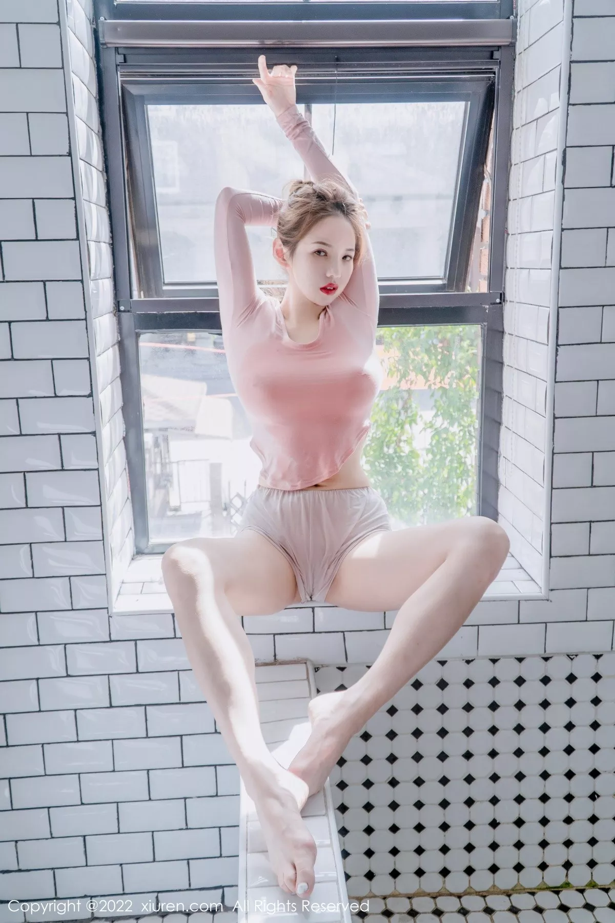 秀人集.com_[XiuRen秀人网]No.5364_模特大美媚京粉色真空收身上衣配性感短裤秀完美身材诱惑写真50P