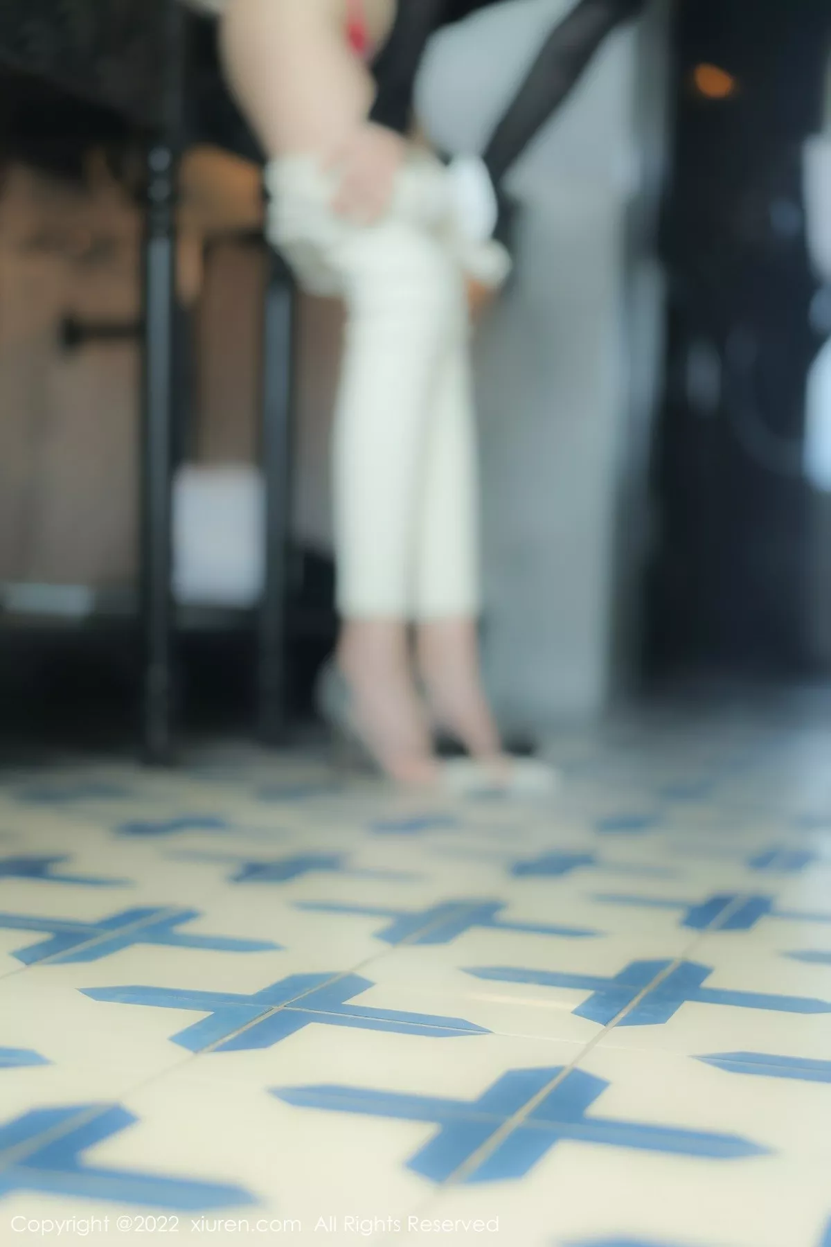 秀人集.com_[XiuRen秀人网]No.5386_模特奶瓶大理旅拍黑色网纱上衣配白色长裤露粉色内衣诱惑写真98P