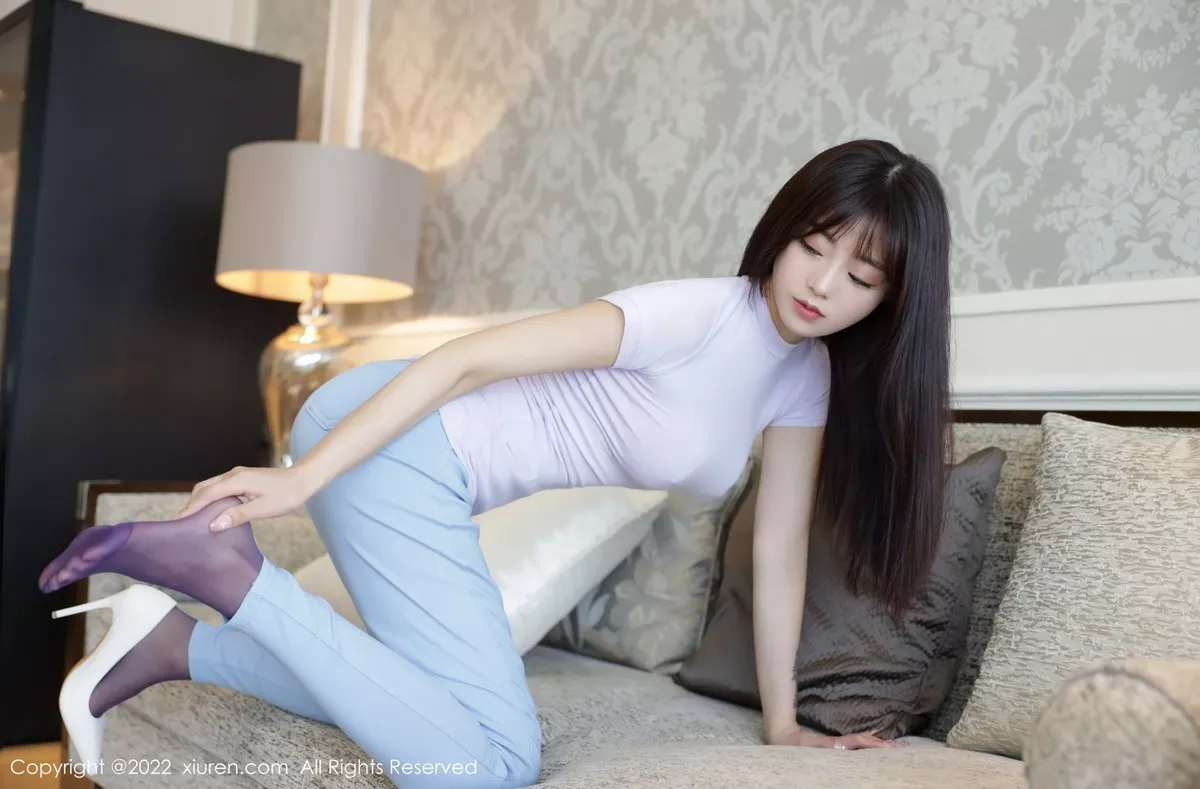 秀人集.com_[XiuRen秀人网]No.5384_模特佘贝拉bella三亚旅拍紫色收身衣配长裤秀完美身材诱惑写真84P