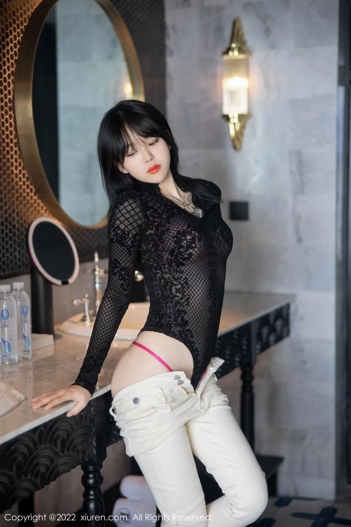 秀人集.com_[XiuRen秀人网]No.5386_模特奶瓶大理旅拍黑色网纱上衣配白色长裤露粉色内衣诱惑写真98P