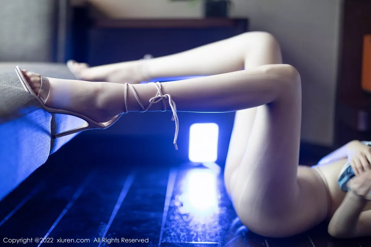 秀人集.com_[XiuRen秀人网]No.5411_女神Carol小肥莹私房性感蓝白吊带短裙半脱秀豪乳翘臀诱惑写真64P