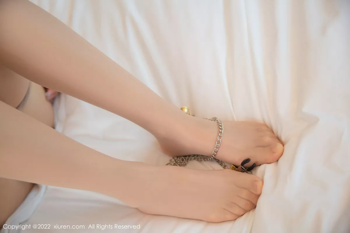 秀人集.com_[XiuRen秀人网]No.5420_模特熊小诺白领角色扮演白色短裙下超薄无内肉丝惹火诱惑写真76P