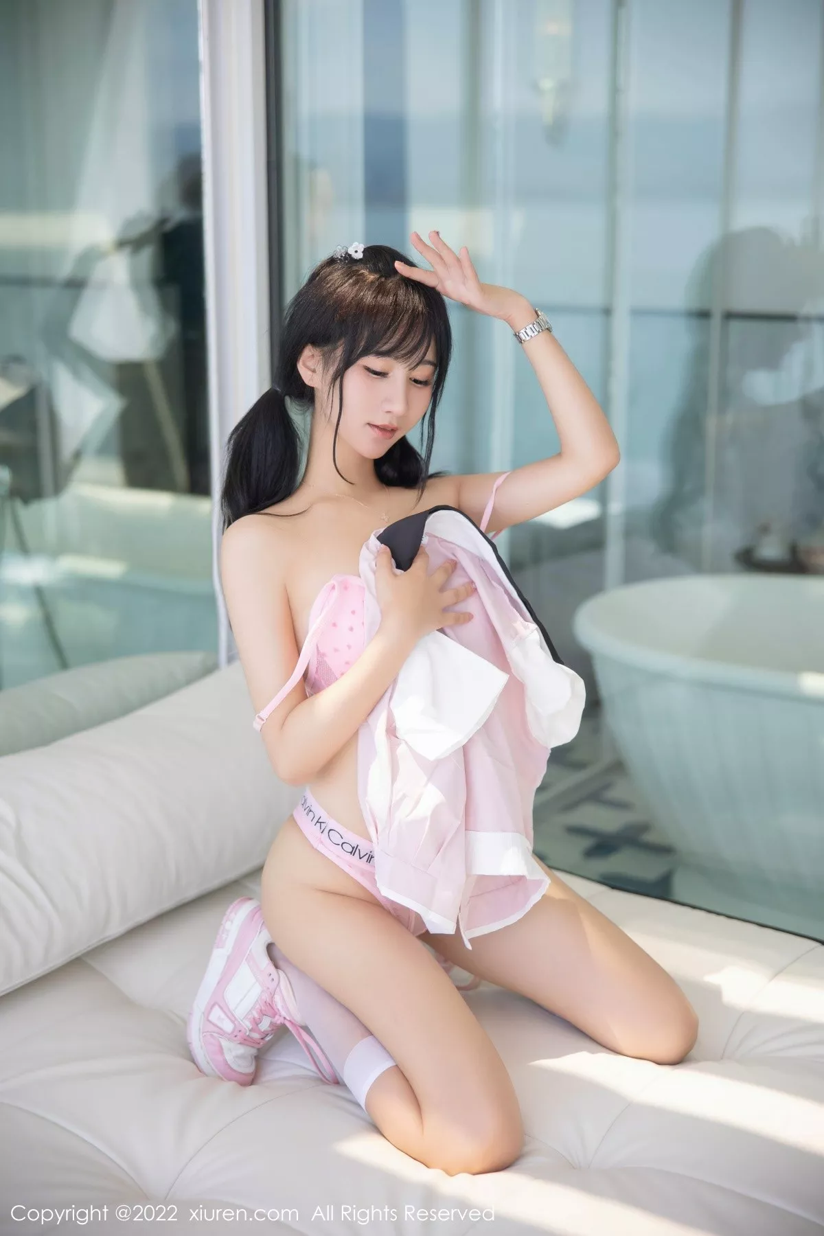 秀人集.com_[XiuRen秀人网]No.5443_女神小果冻儿大理旅拍性感白T配黑短裙露粉色内衣迷人诱惑写真99P