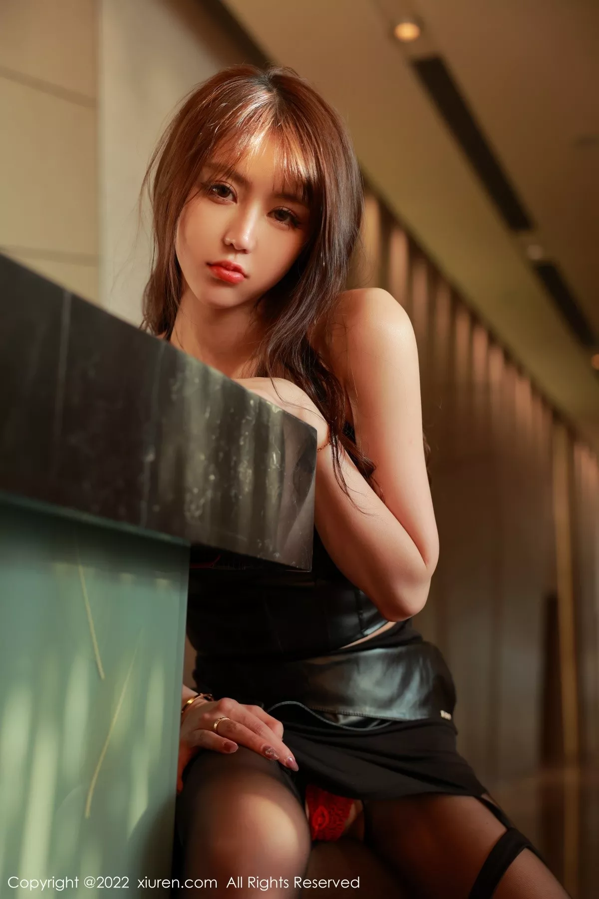 秀人集.com_[XiuRen秀人网]No.5441_模特tina_甜仔香格里拉旅拍性感黑色皮质套装配开档黑丝诱惑写真51P