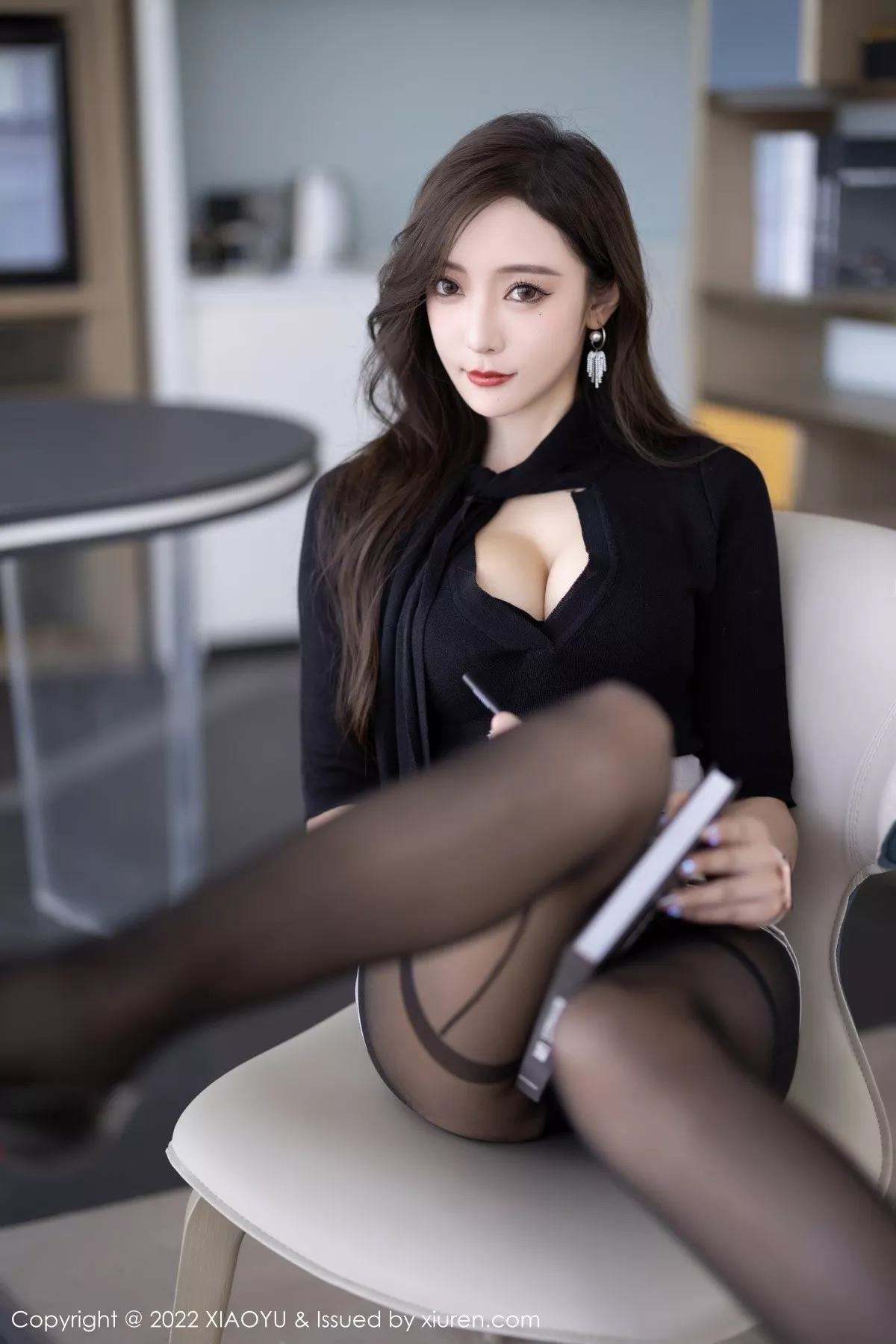 秀人集.com_[XiaoYu画语界]Vol.843_女神王馨瑶yanniOL装扮半脱露黑色蕾丝内衣秀完美身材诱惑写真80P