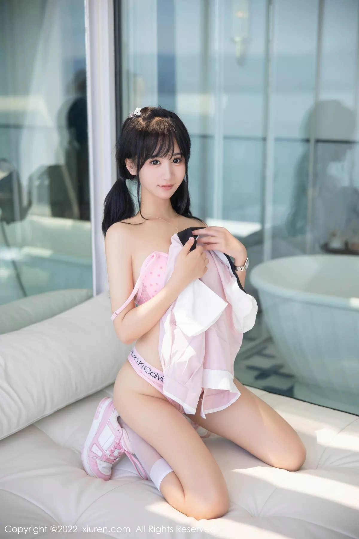 秀人集.com_[XiuRen秀人网]No.5443_女神小果冻儿大理旅拍性感白T配黑短裙露粉色内衣迷人诱惑写真99P