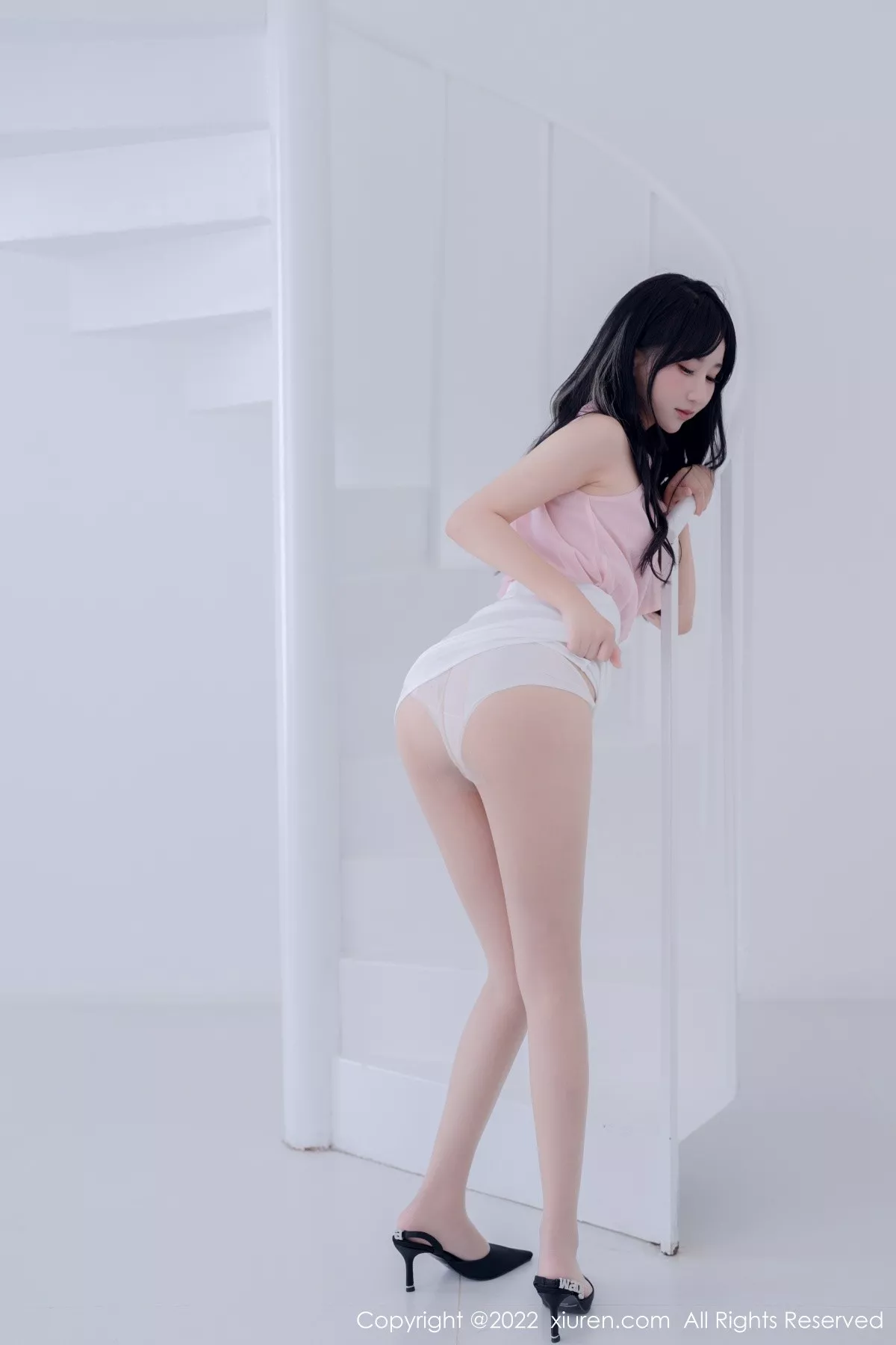 秀人集.com_[XiuRen秀人网]No.5318_女神小果冻儿大理旅拍性感粉色上衣配白色短裙秀美腿诱惑写真76P