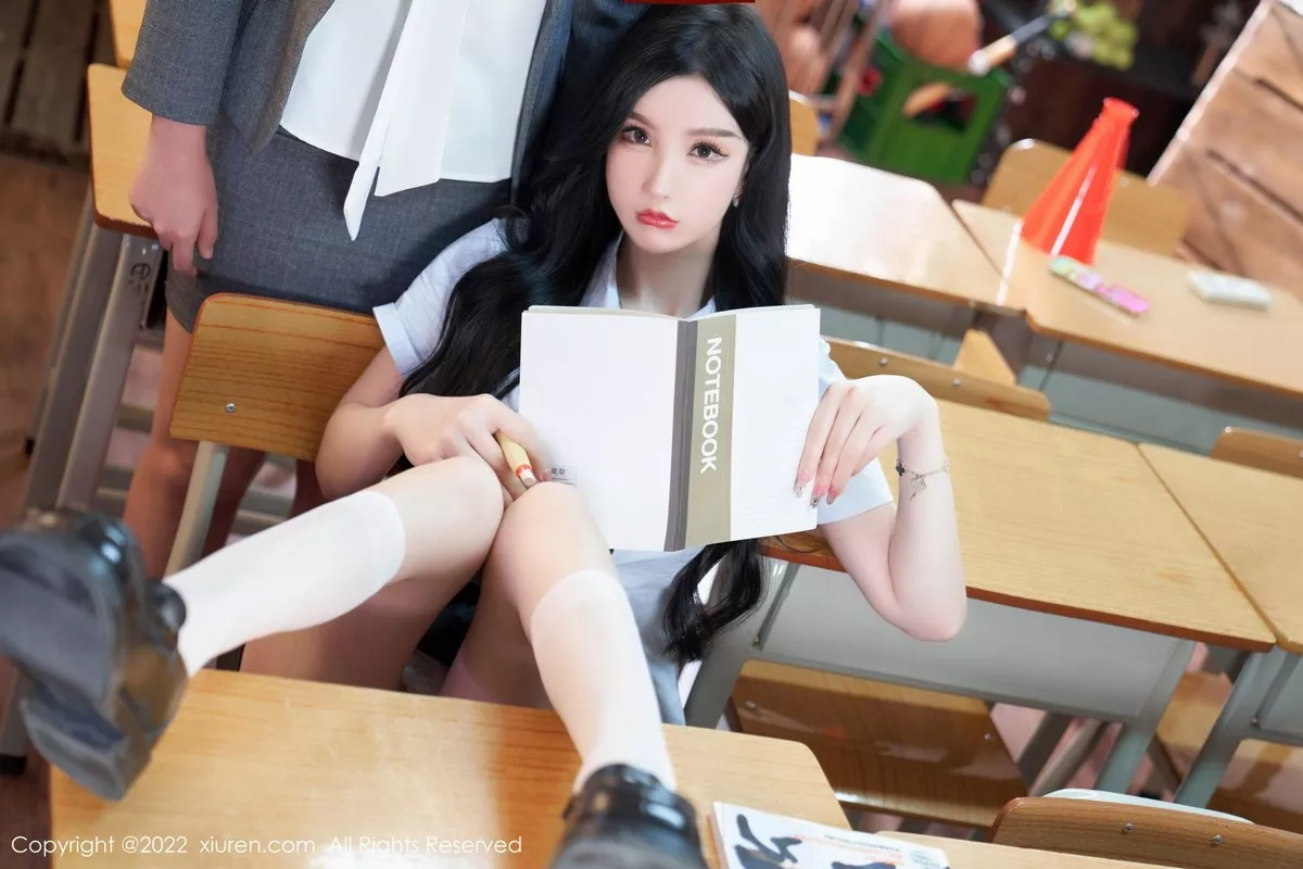 秀人集.com_[XiuRen秀人网]No.5452_女神周于希Sally学妹装扮半脱露黑色蕾丝边内衣撩人诱惑写真76P