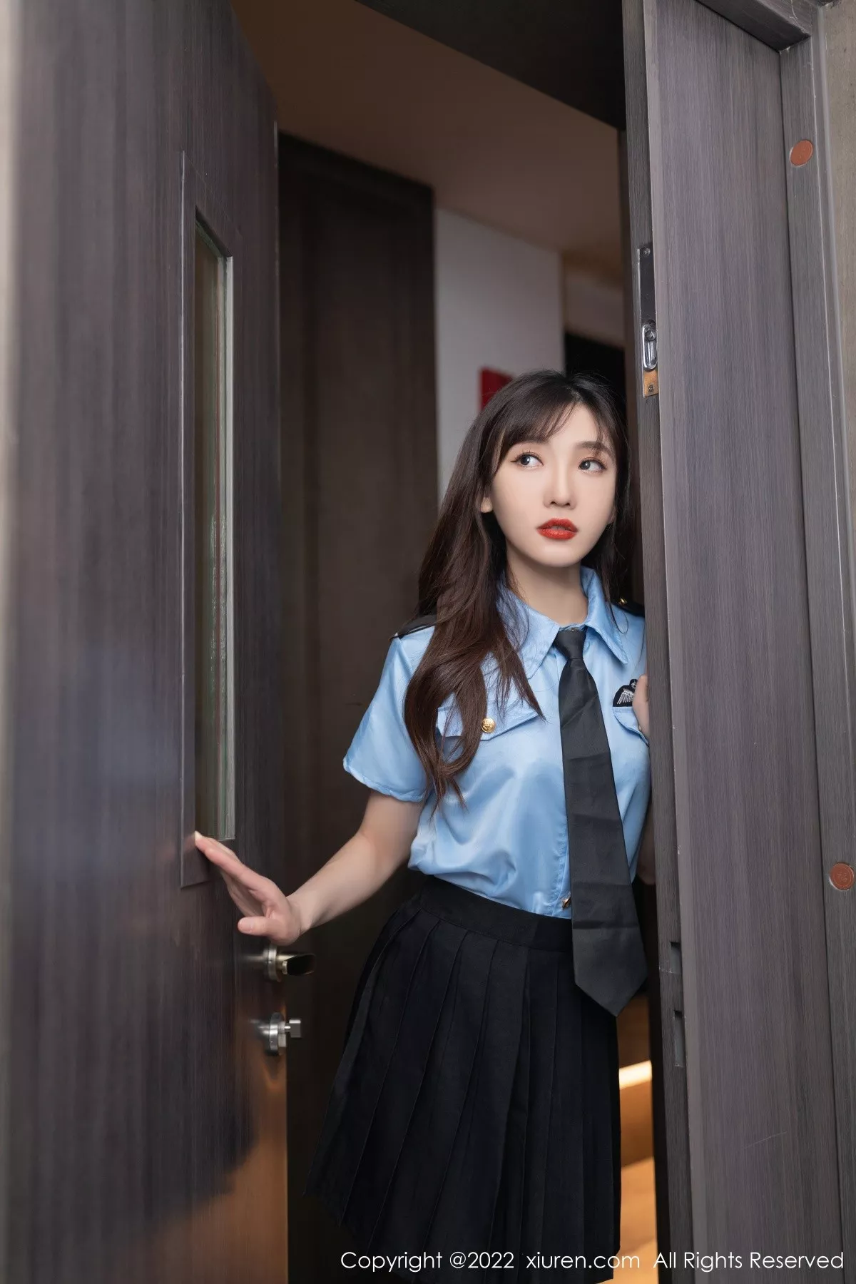 秀人集.com_[XiuRen秀人网]No.5461_模特陆萱萱性感女警官制服半脱露深蓝色蕾丝内衣完美诱惑写真84P