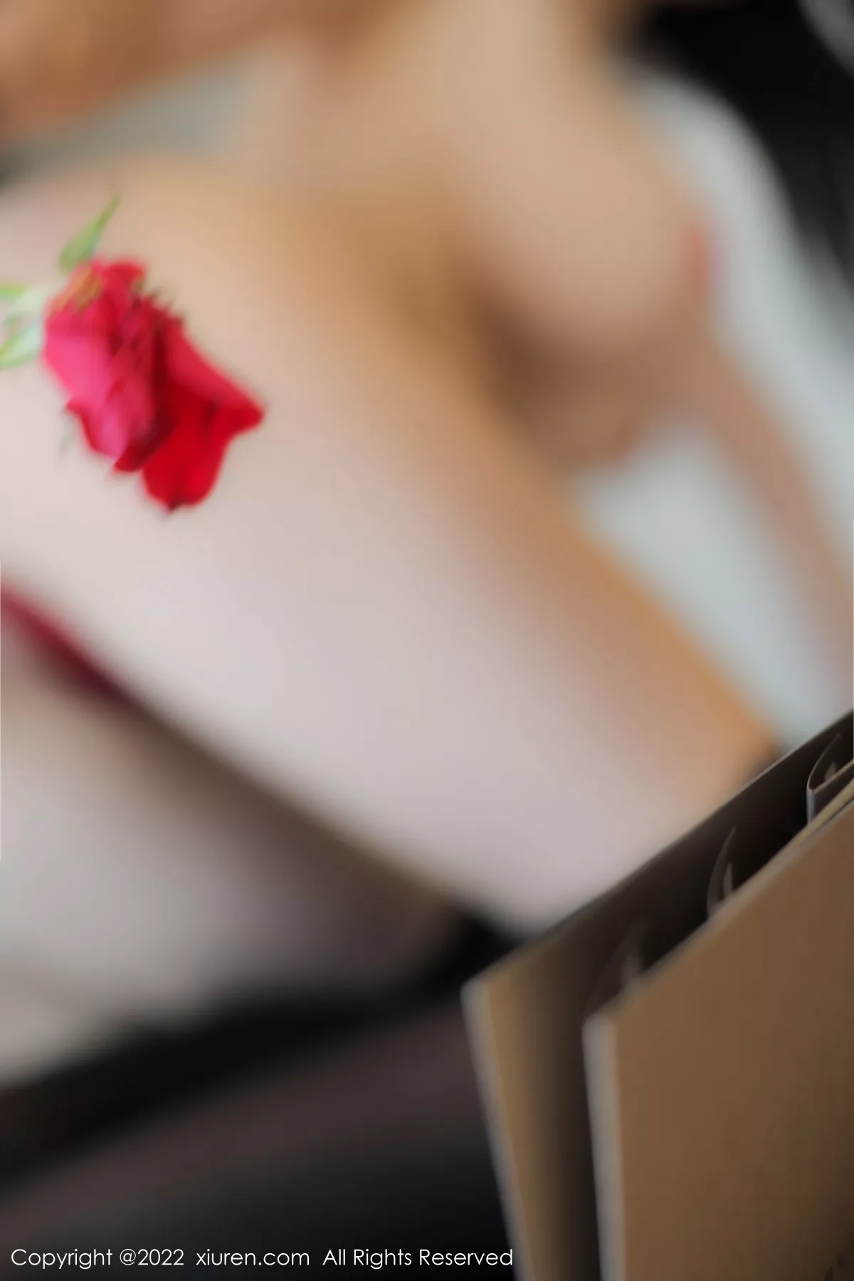 秀人集.com_[XiuRen秀人网]No.5455_模特美七Mia西双版纳旅拍露肩短装配黑短裙秀惹火身材诱惑写真75P