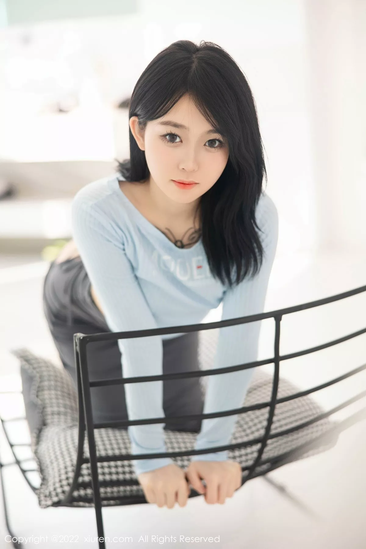 秀人集.com_[XiuRen秀人网]No.5453_模特小麦是只喵大理旅拍私房性感灰色短裙露浑圆翘臀诱惑写真96P