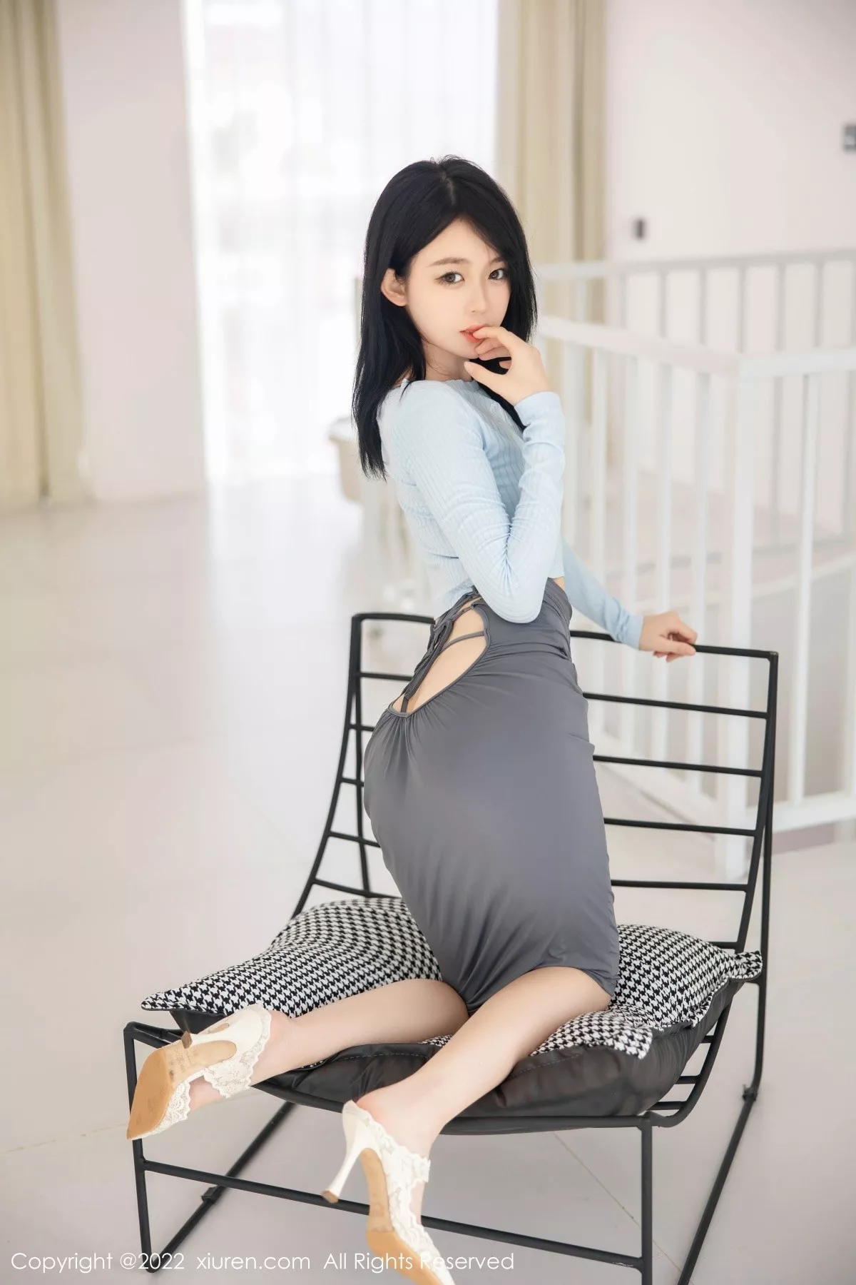 秀人集.com_[XiuRen秀人网]No.5453_模特小麦是只喵大理旅拍私房性感灰色短裙露浑圆翘臀诱惑写真96P