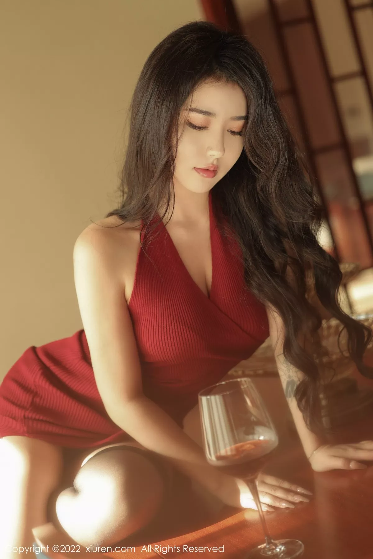 秀人集.com_[XiuRen秀人网]No.5457_女神玛鲁娜三亚旅拍红色露肩连衣短裙配黑丝袜秀翘臀诱惑写真56P