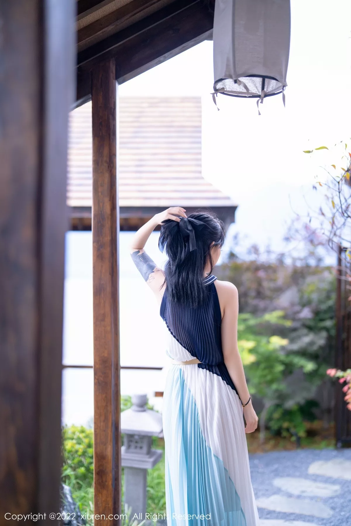 秀人集.com_[XiuRen秀人网]No.5327_模特奶瓶大理旅拍脱连衣裙露性感蕾丝内衣秀苗条身材诱惑写真53P