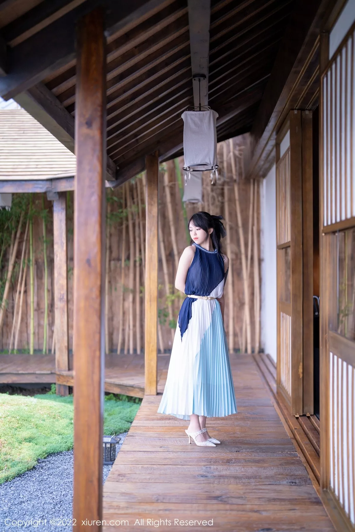 秀人集.com_[XiuRen秀人网]No.5327_模特奶瓶大理旅拍脱连衣裙露性感蕾丝内衣秀苗条身材诱惑写真53P