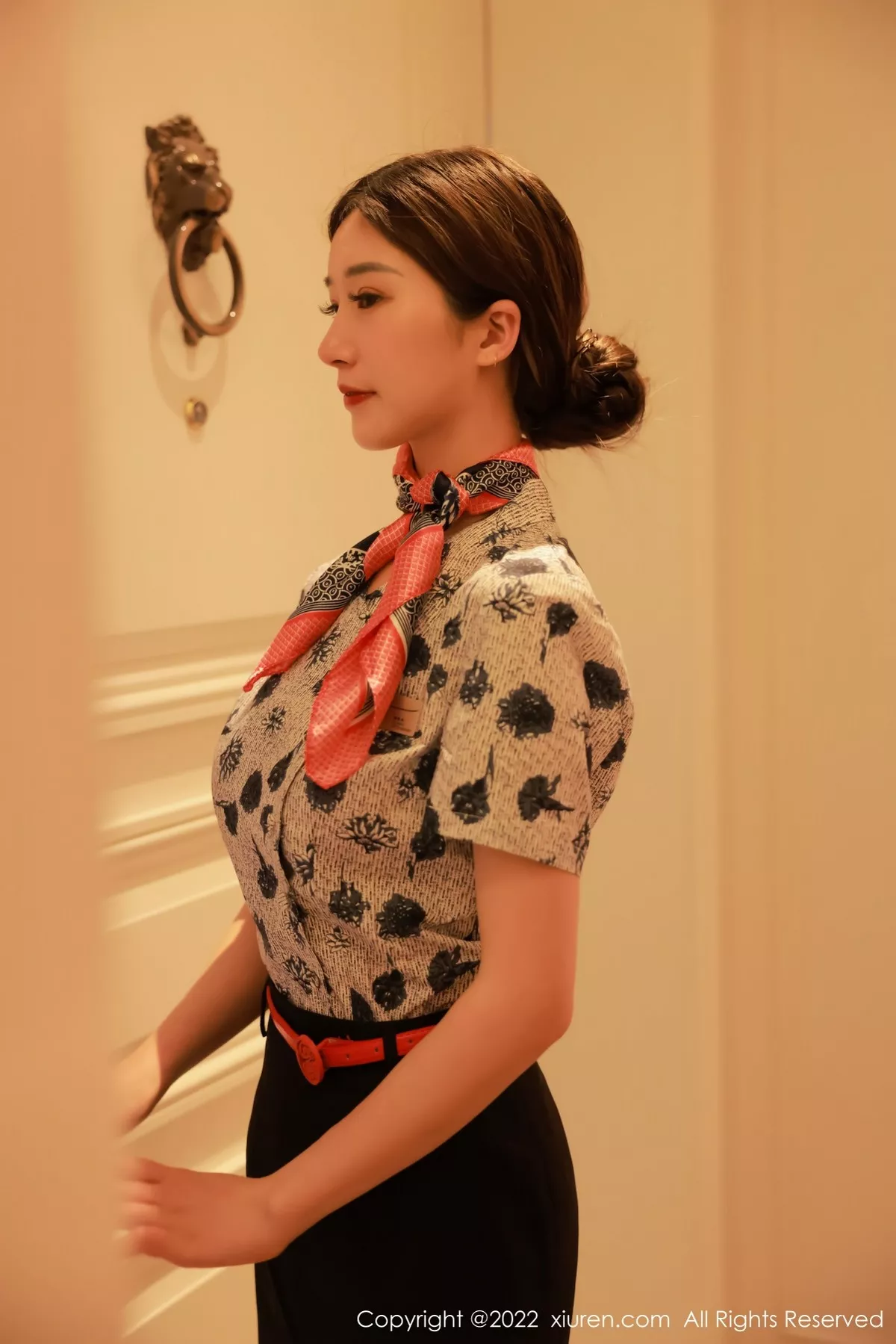 秀人集.com_[XiuRen秀人网]No.5349_模特hebe韩心雨澳门旅拍空姐制服露蕾丝内衣超薄肉丝诱惑写真56P