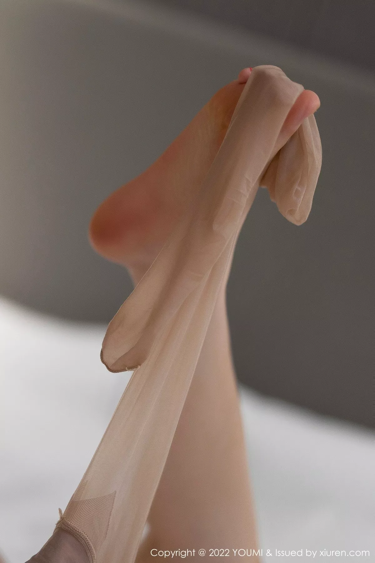 秀人集.com_[YouMi尤蜜荟]Vol.832_女神奶瓶土肥圆白色镂空收身上衣配黑短裙露原色丝袜诱惑写真99P