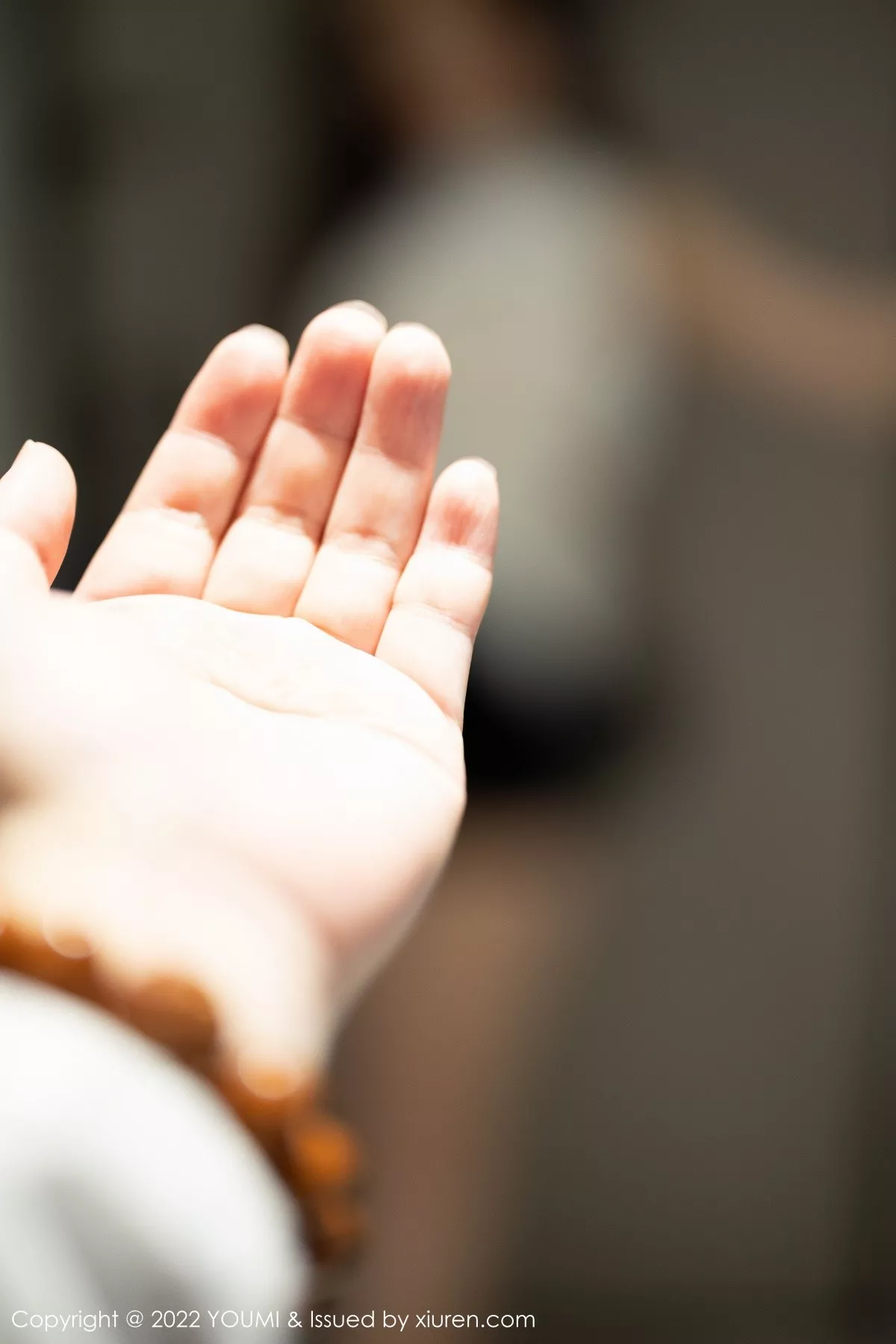 秀人集.com_[YouMi尤蜜荟]Vol.832_女神奶瓶土肥圆白色镂空收身上衣配黑短裙露原色丝袜诱惑写真99P