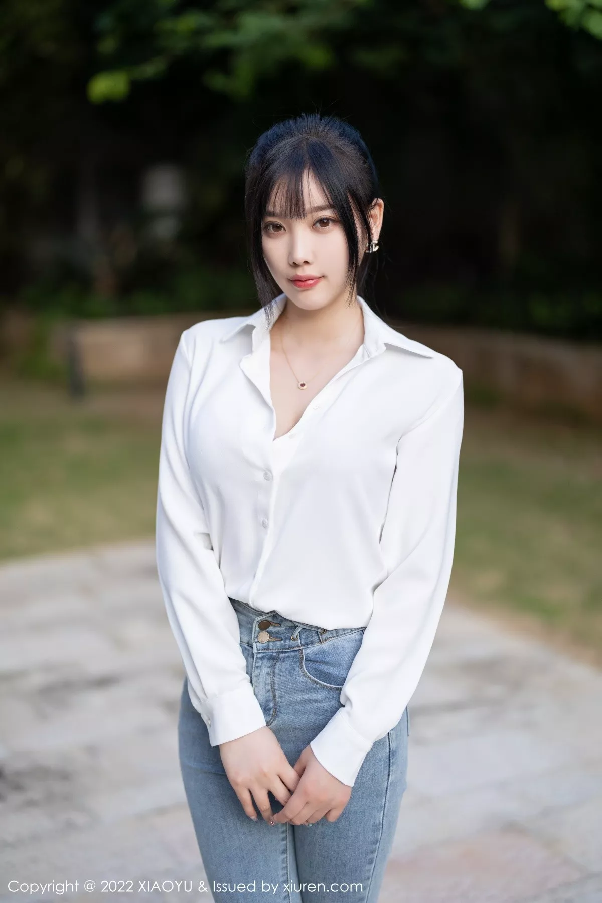 秀人集.com_[XiaoYu画语界]Vol.846_女神杨晨晨Yome性感白T配牛仔裤露红色内衣超薄肉丝诱惑写真85P