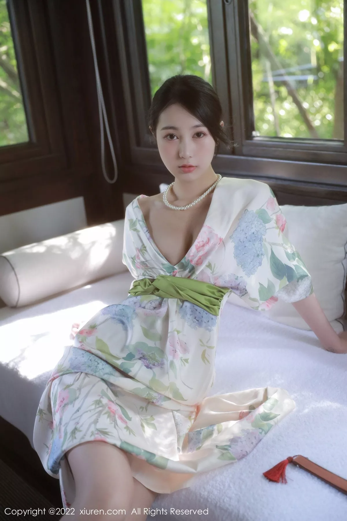 秀人集.com_[XiuRen秀人网]No.5514_模特谢晚晚性感白色带花纹长裙配原色丝袜秀完美身材诱惑写真111P