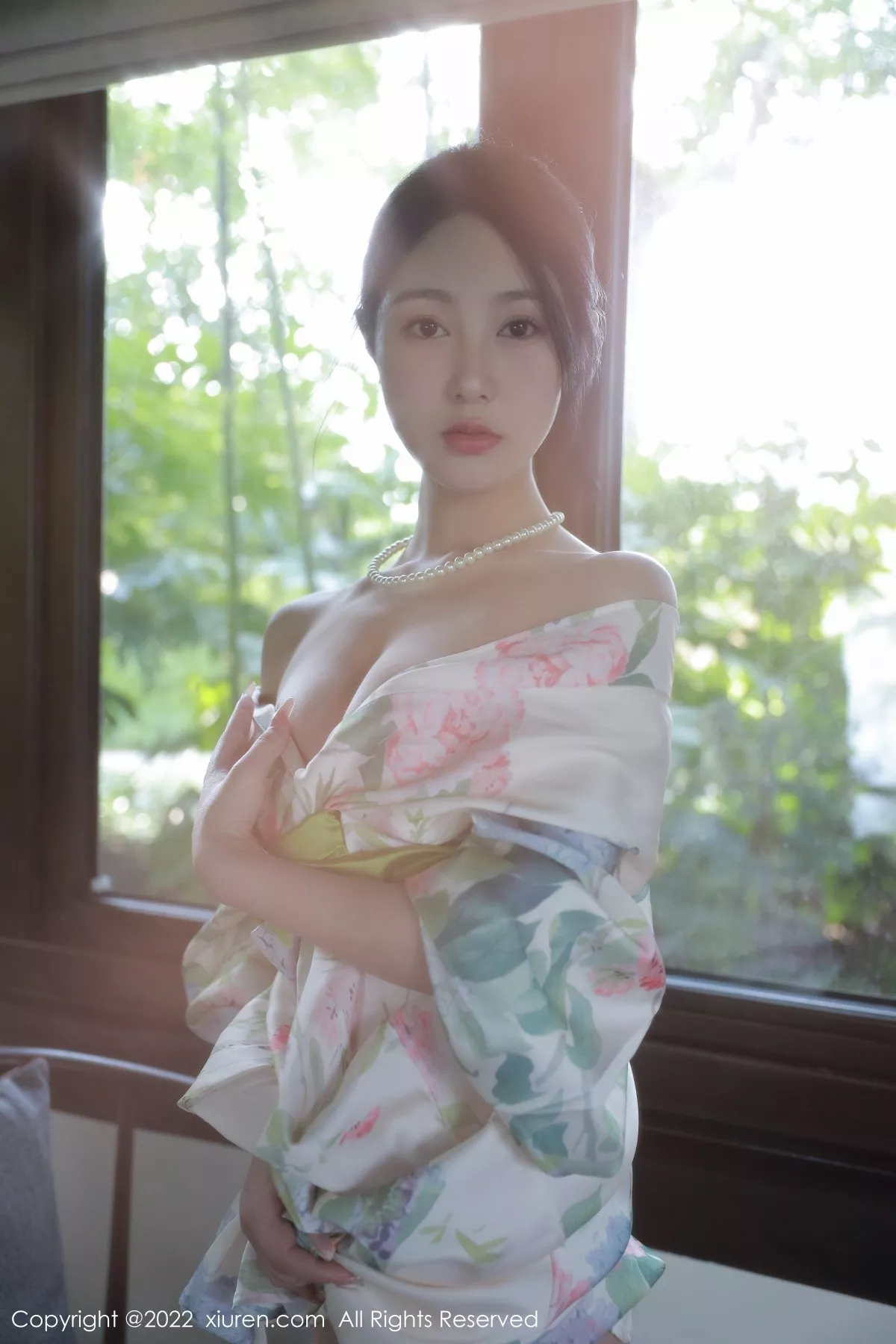 秀人集.com_[XiuRen秀人网]No.5514_模特谢晚晚性感白色带花纹长裙配原色丝袜秀完美身材诱惑写真111P