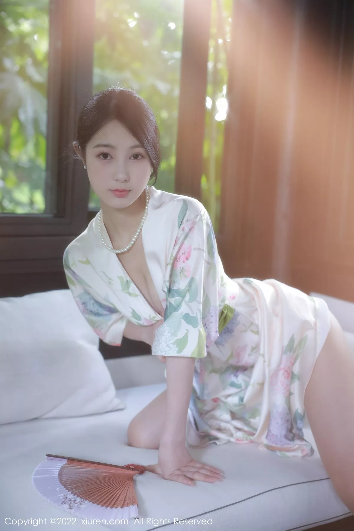 秀人集.com_[XiuRen秀人网]No.5514_模特谢晚晚性感白色带花纹长裙配原色丝袜秀完美身材诱惑写真111P