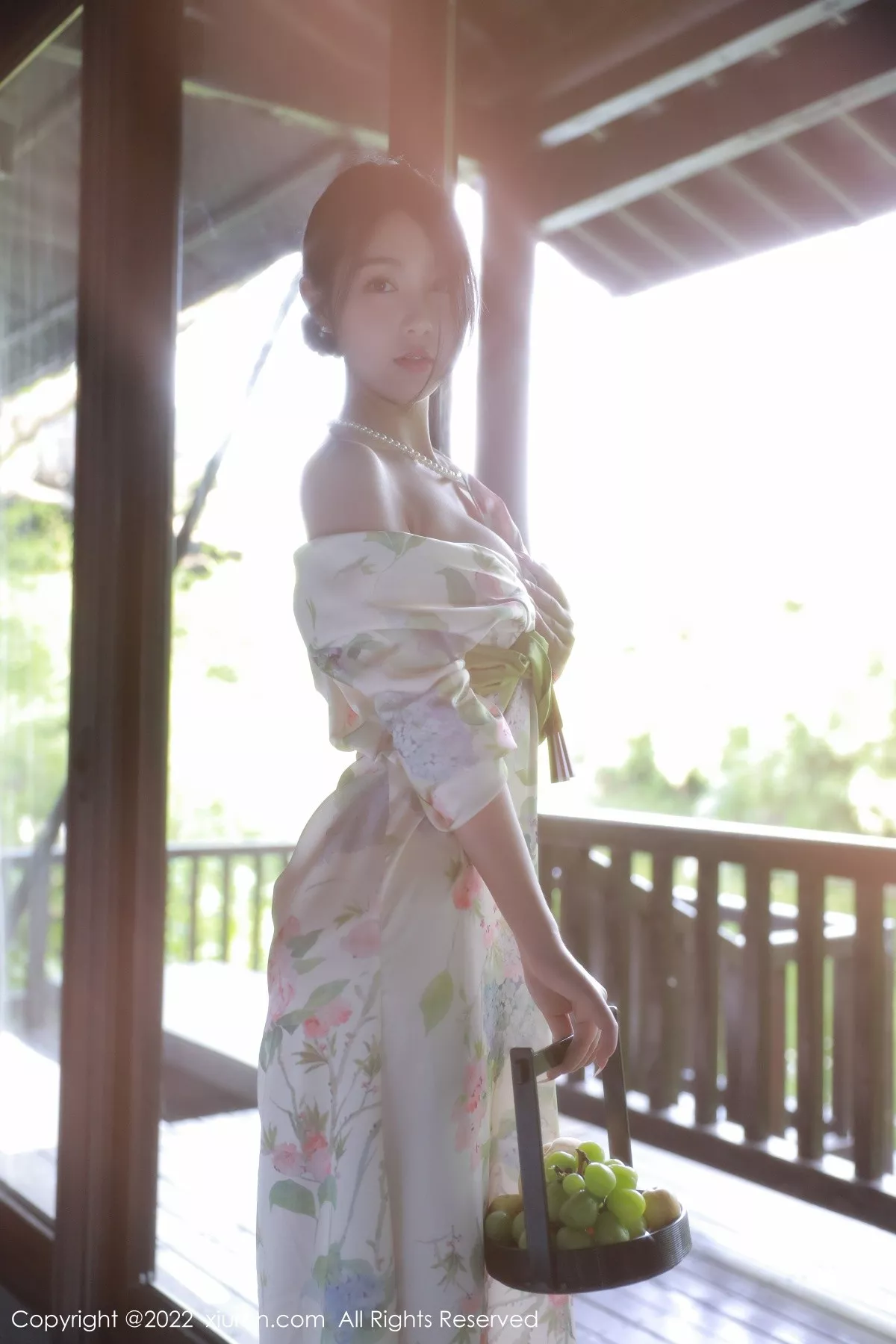 秀人集.com_[XiuRen秀人网]No.5514_模特谢晚晚性感白色带花纹长裙配原色丝袜秀完美身材诱惑写真111P