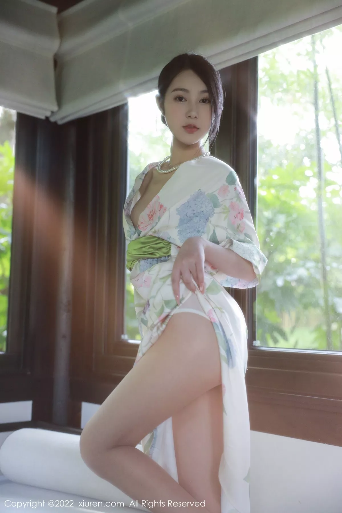 秀人集.com_[XiuRen秀人网]No.5514_模特谢晚晚性感白色带花纹长裙配原色丝袜秀完美身材诱惑写真111P