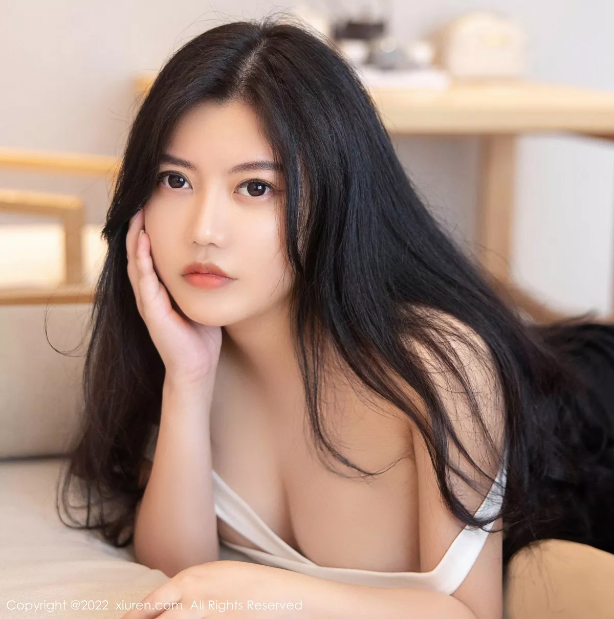 秀人集.com_[XiuRen秀人网]No.5518_新人模特吴小小性感白色收身上衣配黑短裙秀翘臀美腿诱惑写真69P