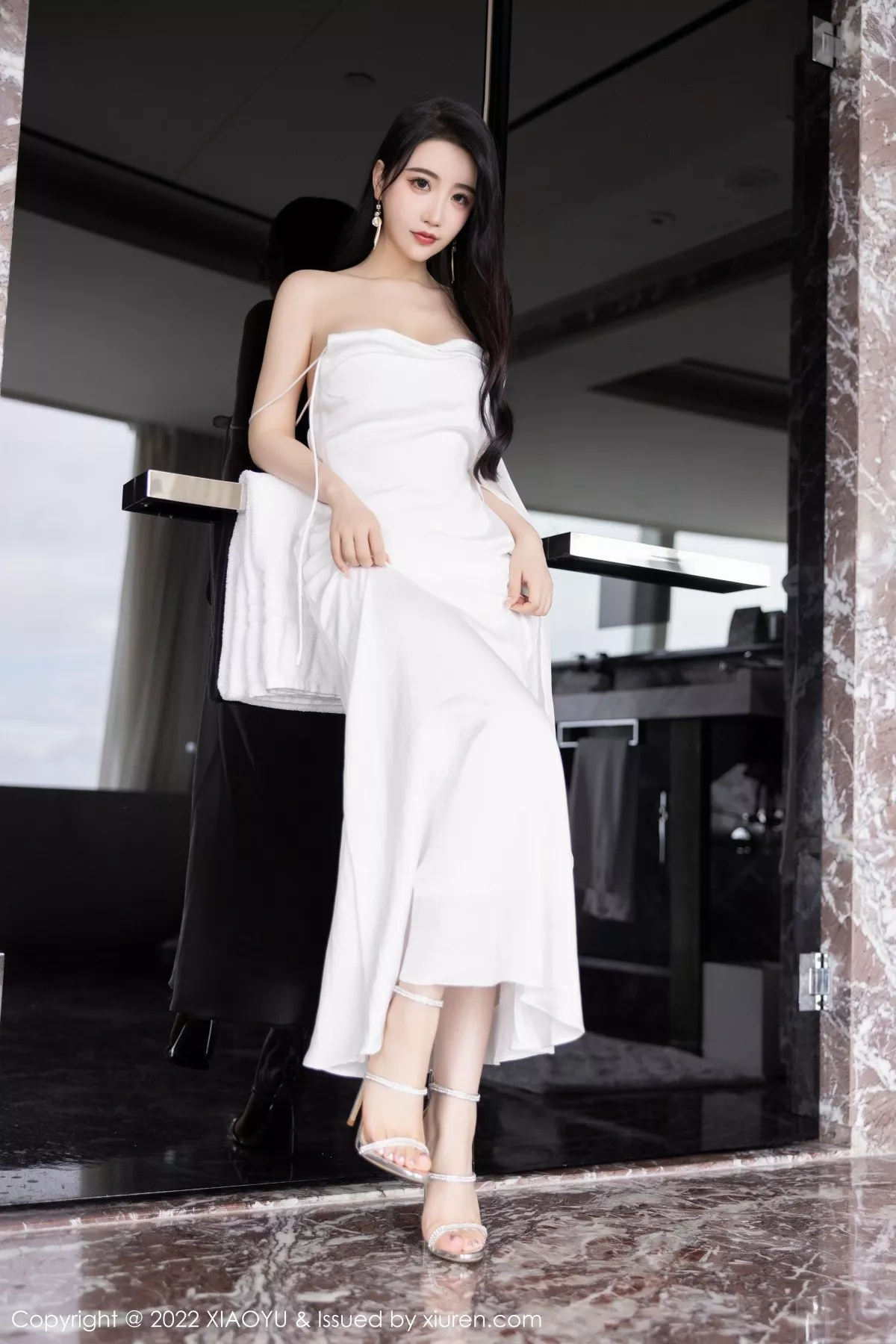 秀人集.com_[XiaoYu画语界]Vol.854_女神Cherry樱桃酱杭州旅拍脱吊带长裙露白色网纱内衣诱惑写真75P