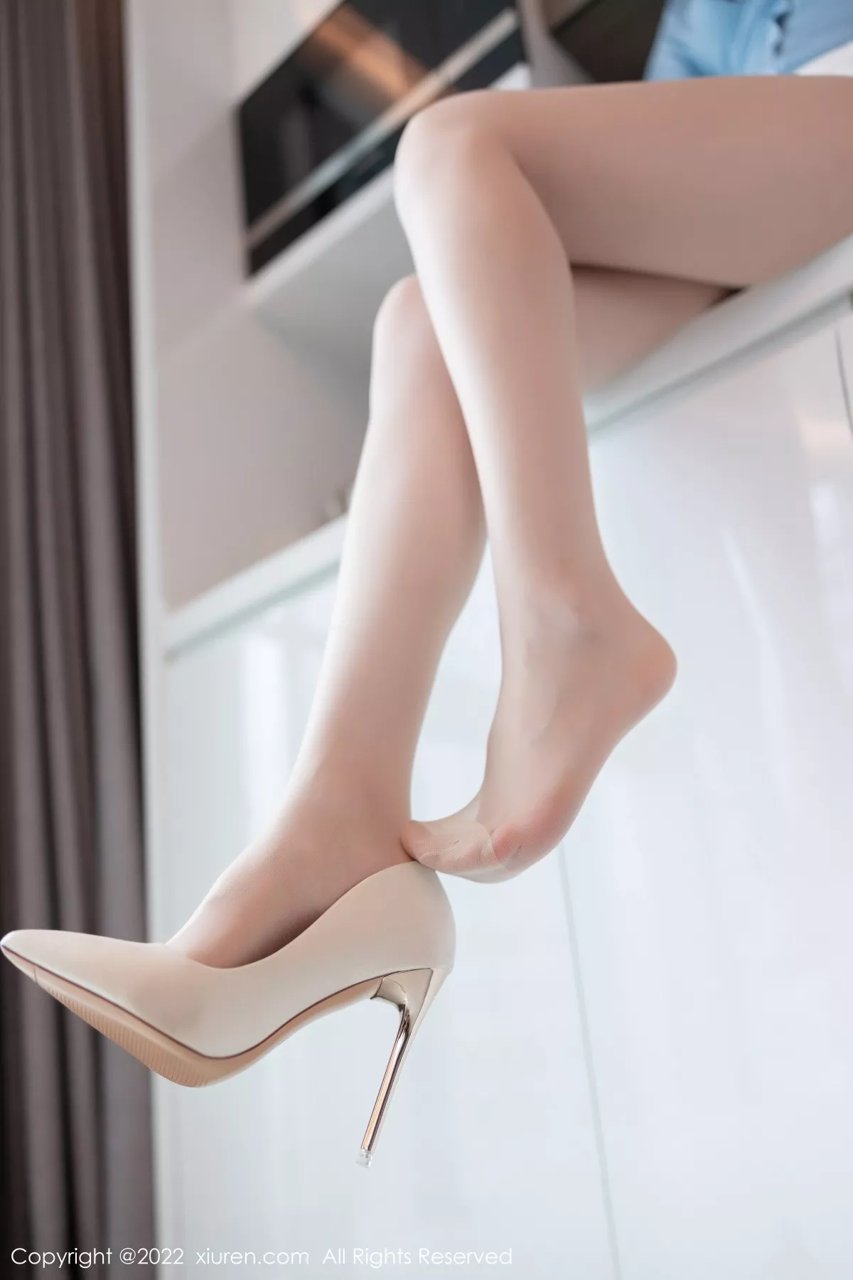 秀人集.com_[XiuRen秀人网]No.5523_模特梦心玥佛山心愿旅拍性感淡蓝色高开服配原色丝袜诱惑写真87P