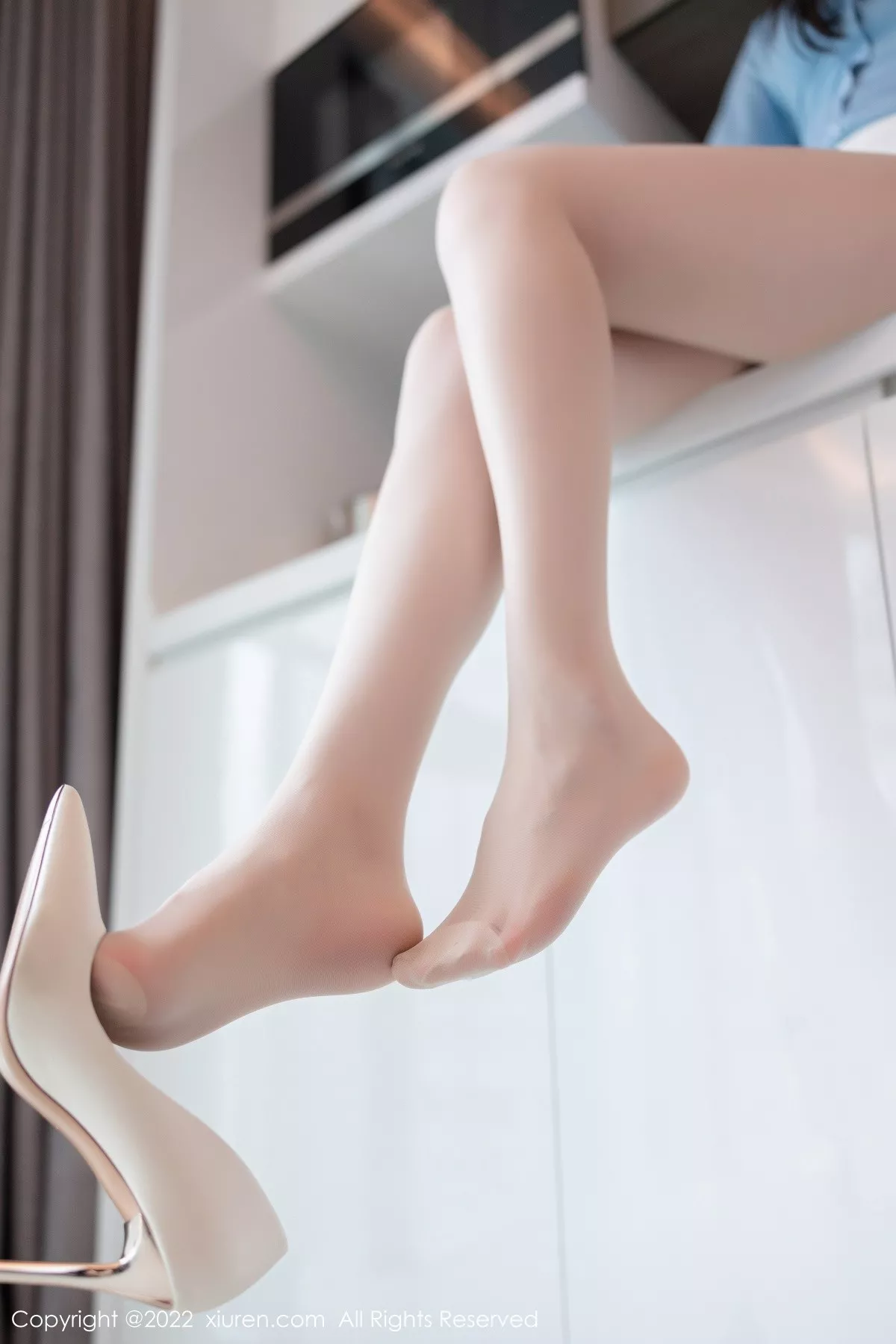 秀人集.com_[XiuRen秀人网]No.5523_模特梦心玥佛山心愿旅拍性感淡蓝色高开服配原色丝袜诱惑写真87P