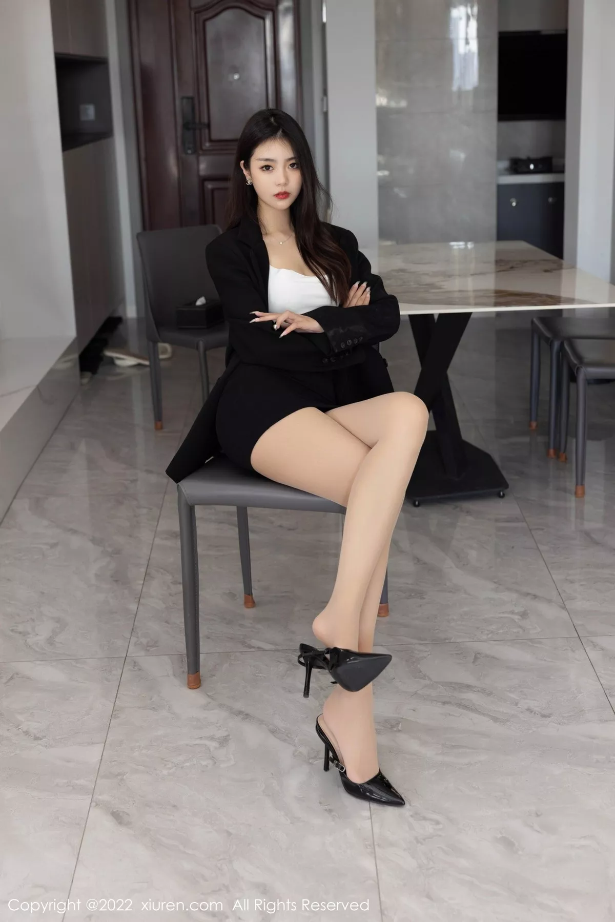 秀人集.com_[XiuRen秀人网]No.5530_模特可乐Vicky性感白T配黑短裙露超薄肉丝秀翘臀美腿诱惑写真63P