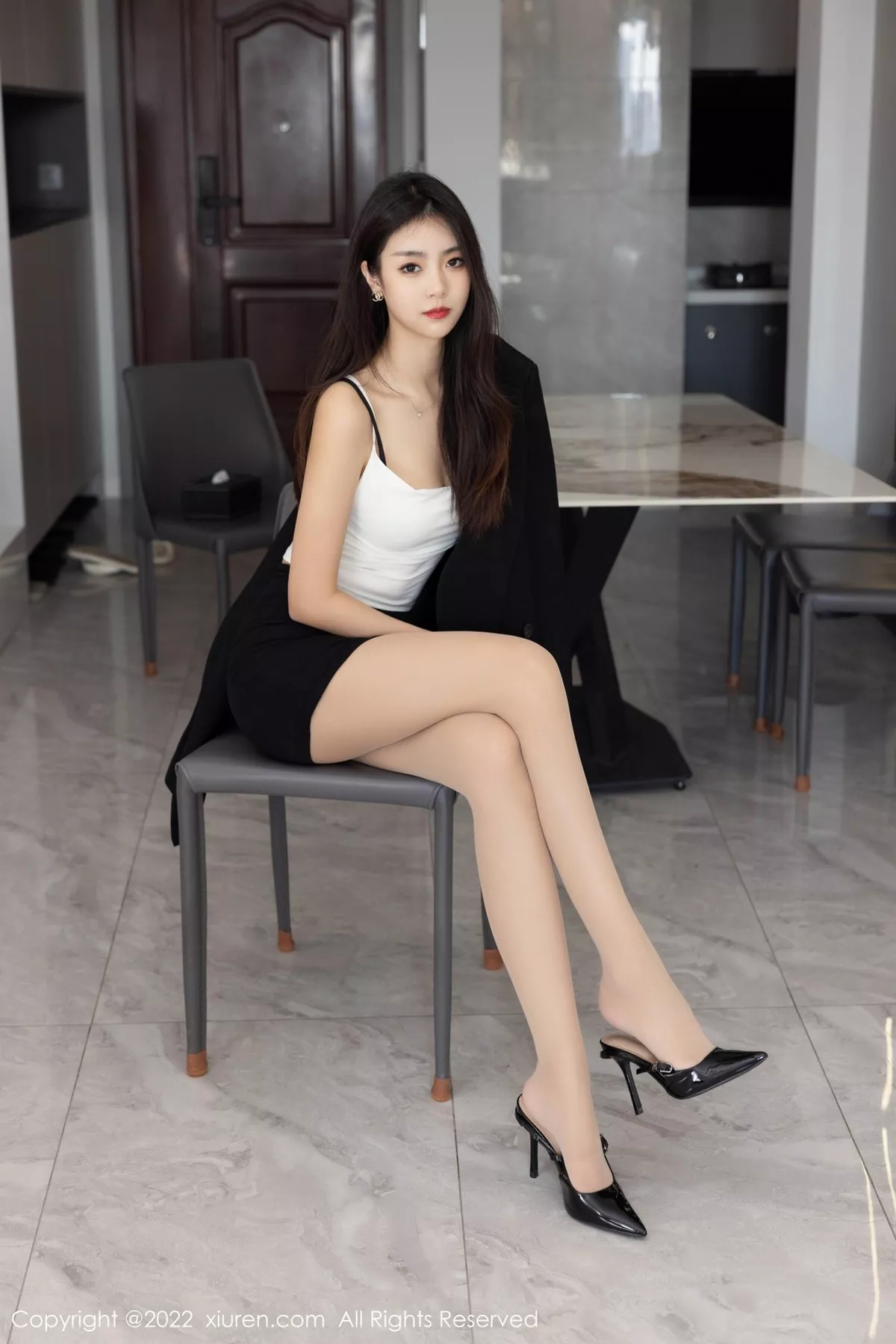 秀人集.com_[XiuRen秀人网]No.5530_模特可乐Vicky性感白T配黑短裙露超薄肉丝秀翘臀美腿诱惑写真63P